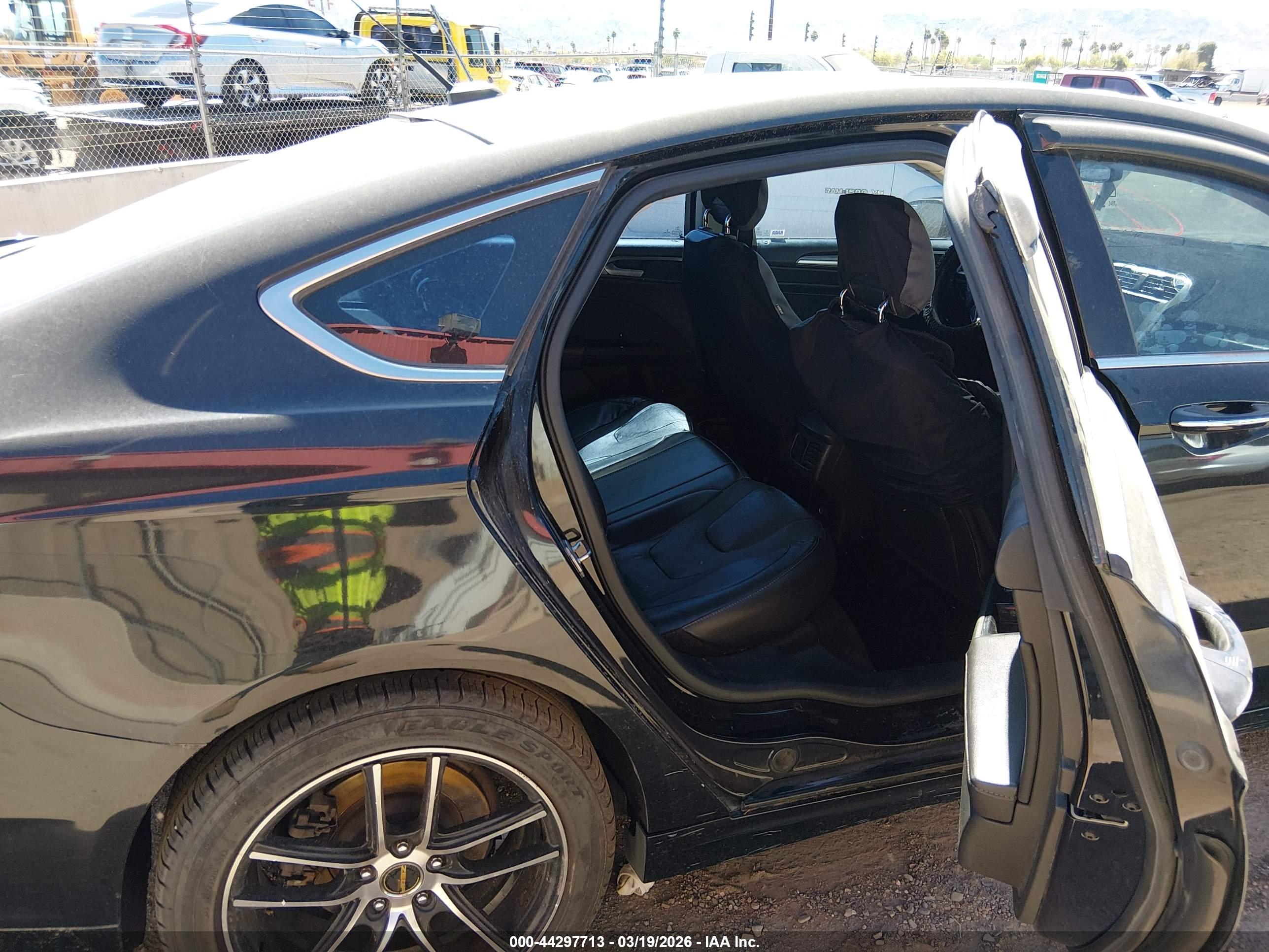 FORD FUSION image 8