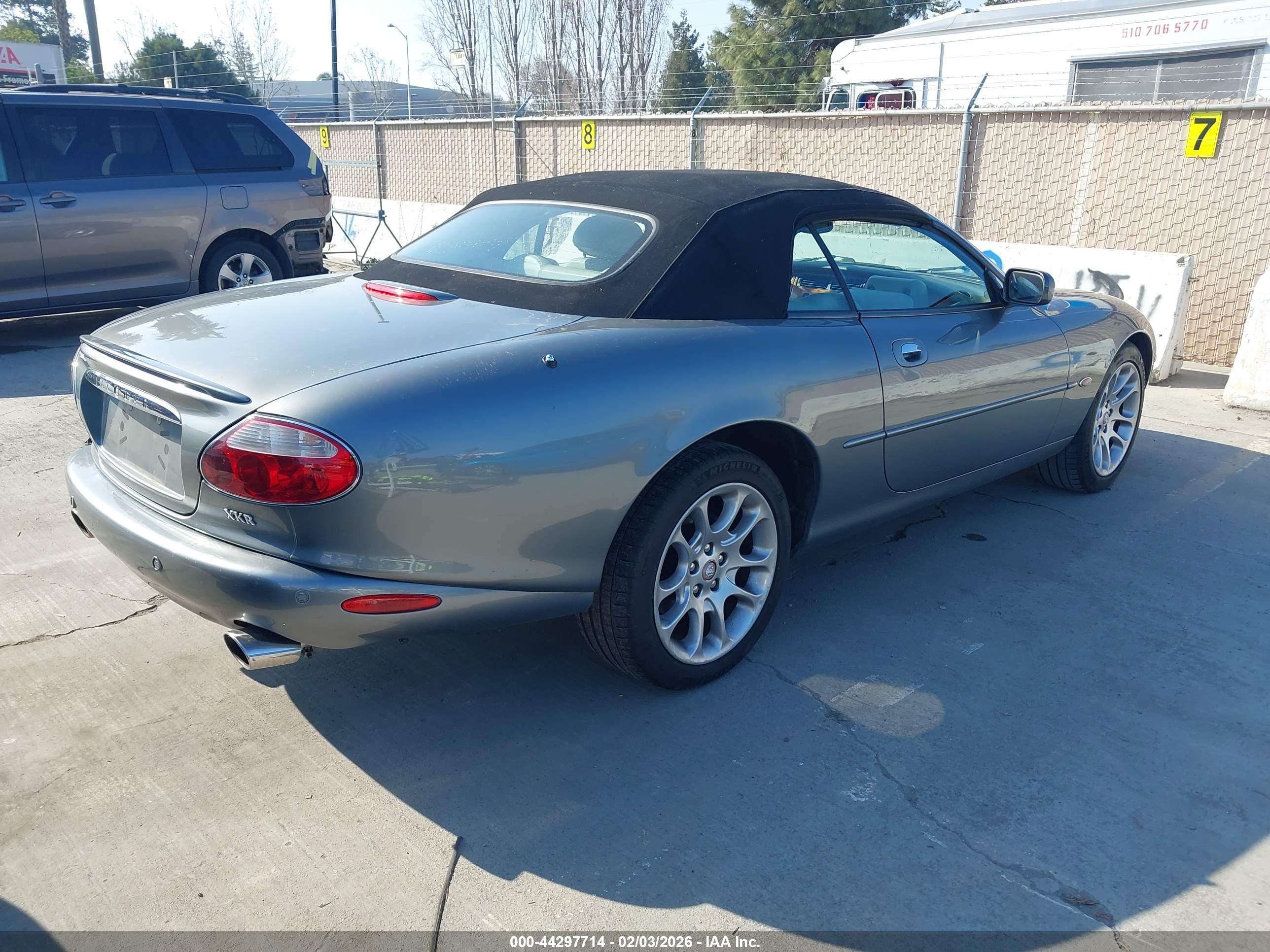 JAGUAR XKR image 4