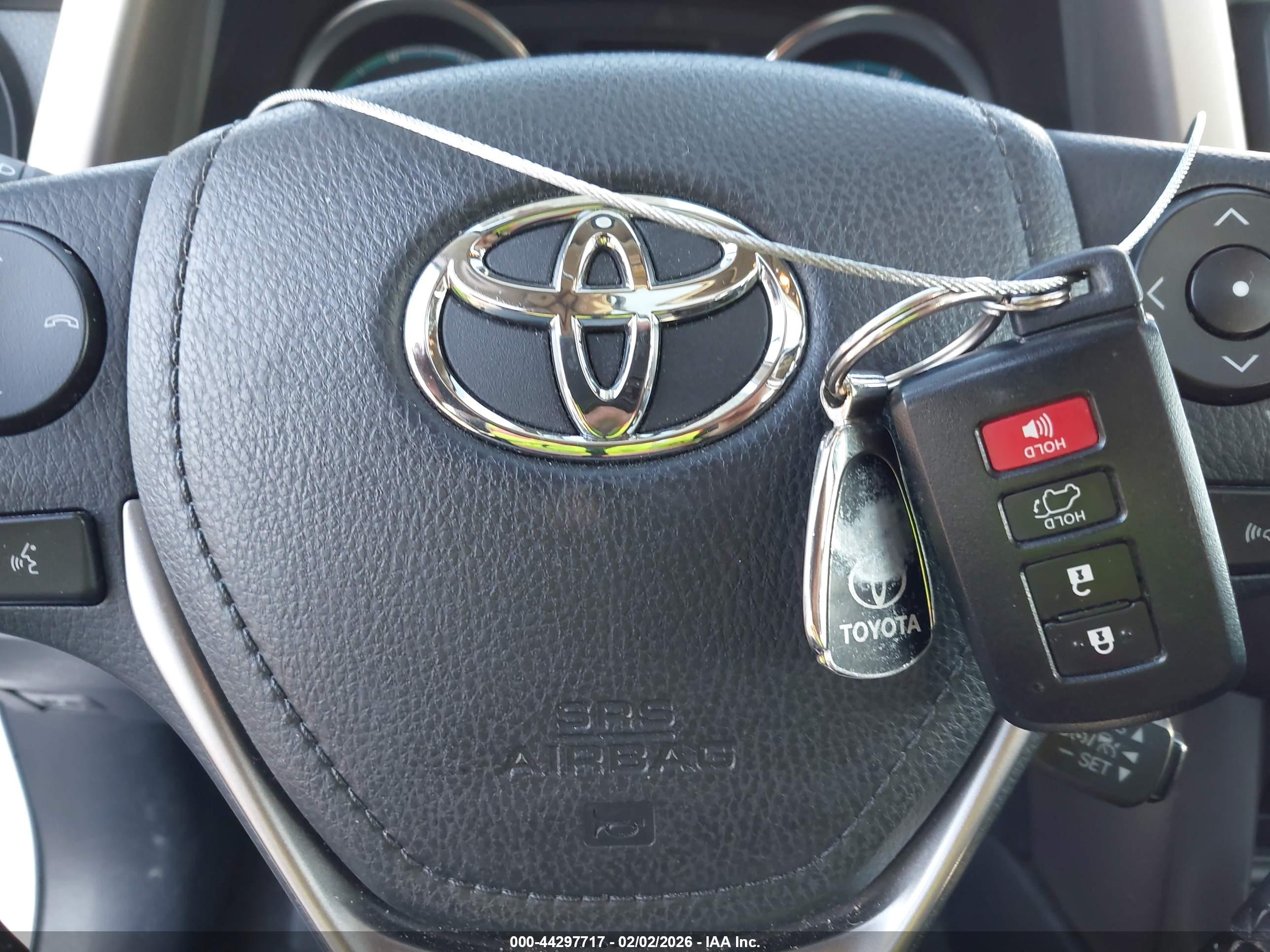 TOYOTA RAV4 image 11
