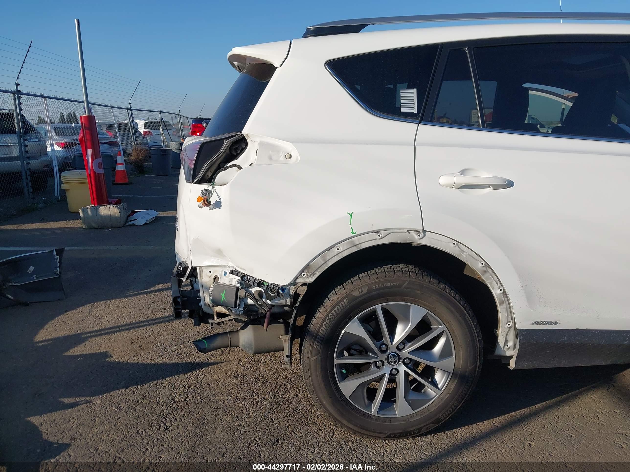 TOYOTA RAV4 image 6