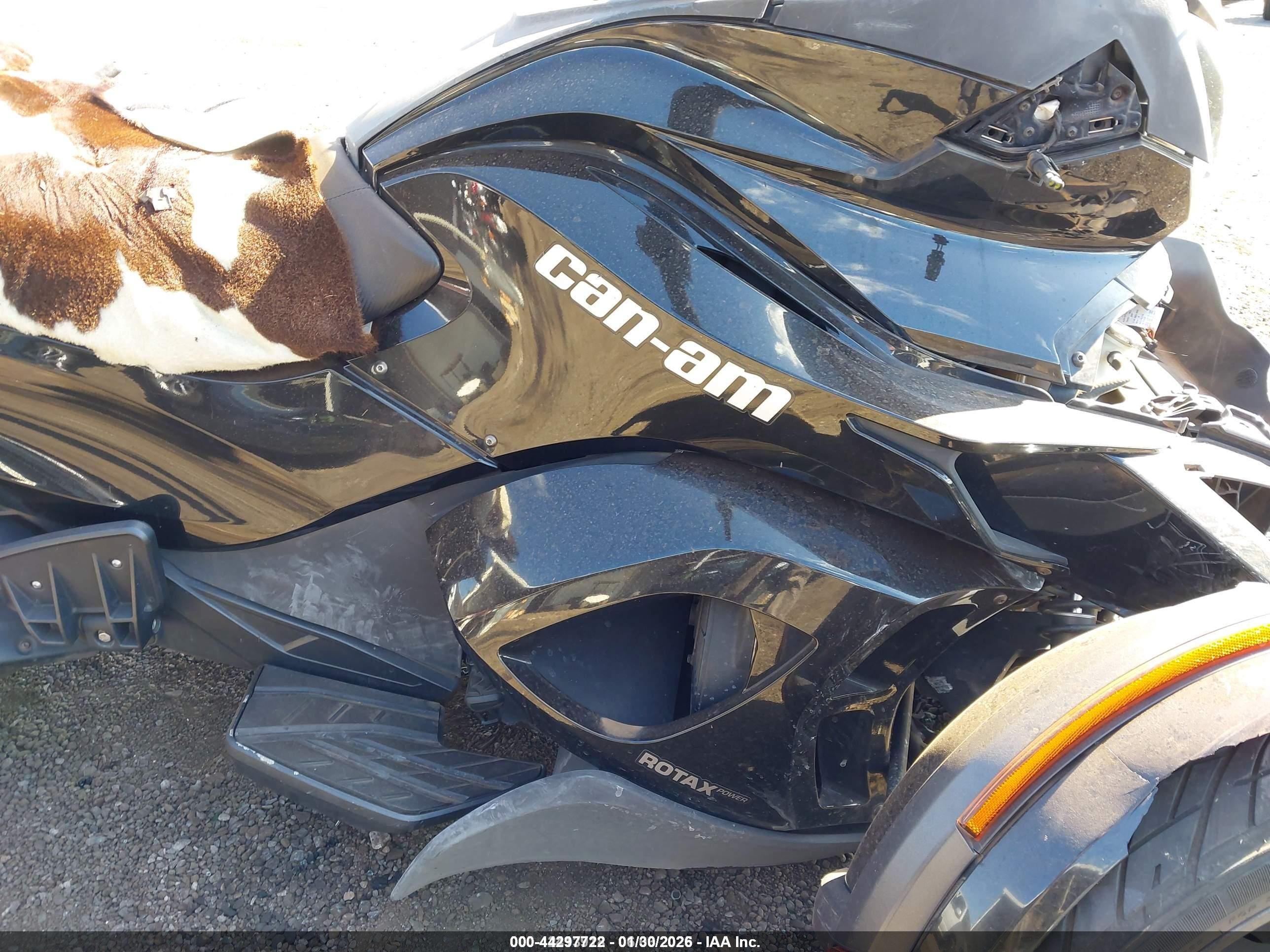 CAN-AM SPYDER image 8