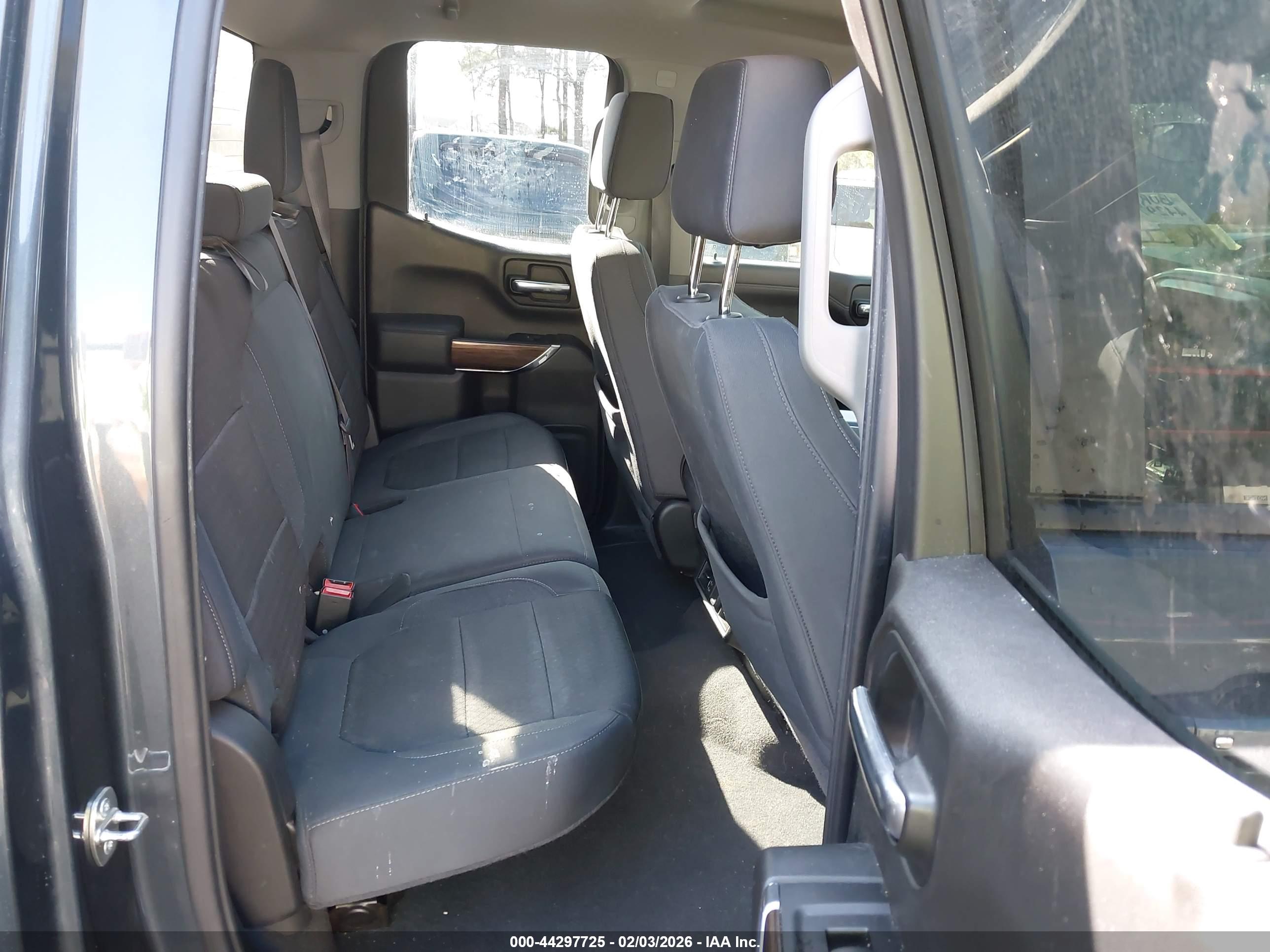 CHEVROLET SILVERADO image 8