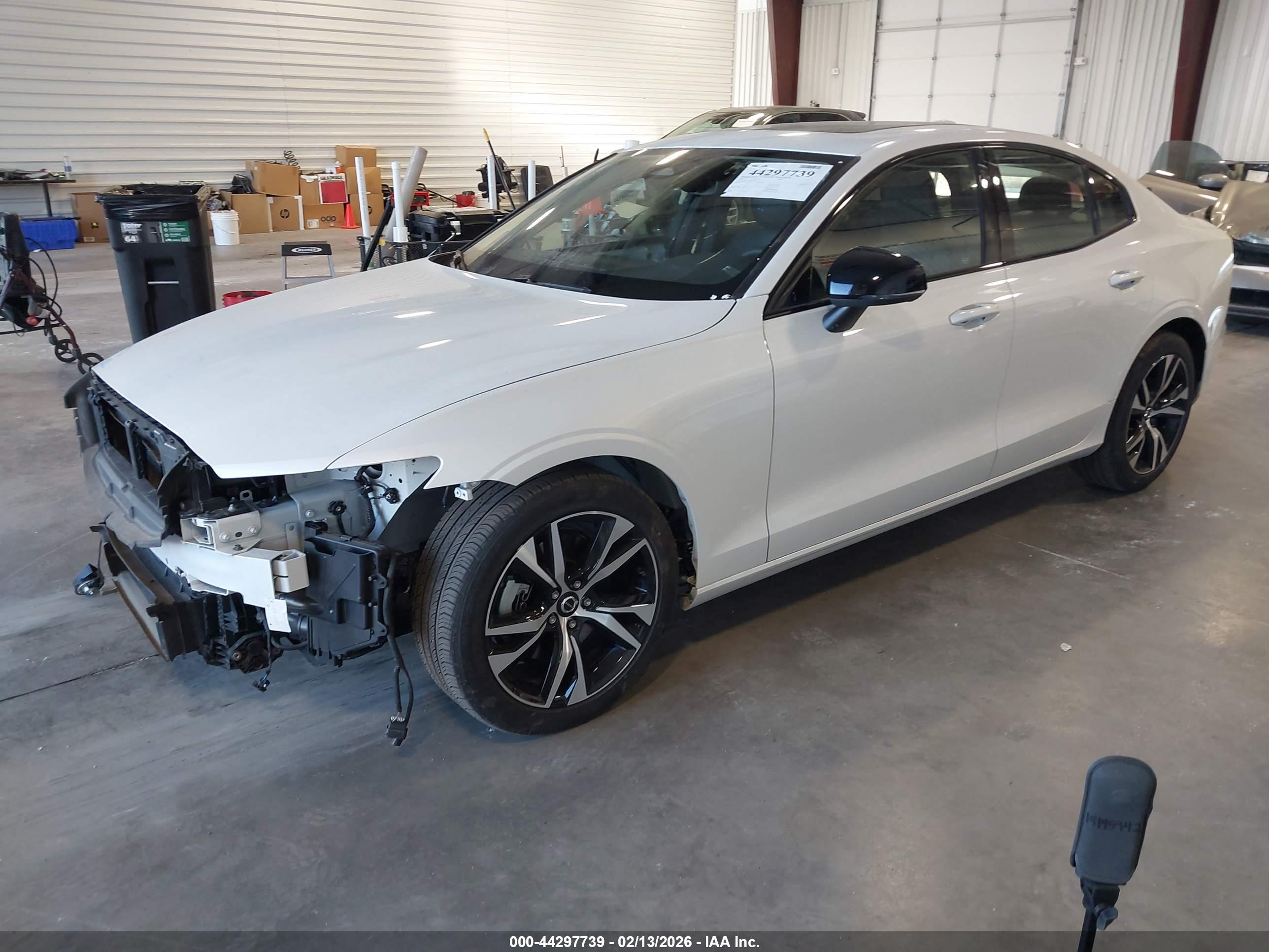 VOLVO S60 image 2
