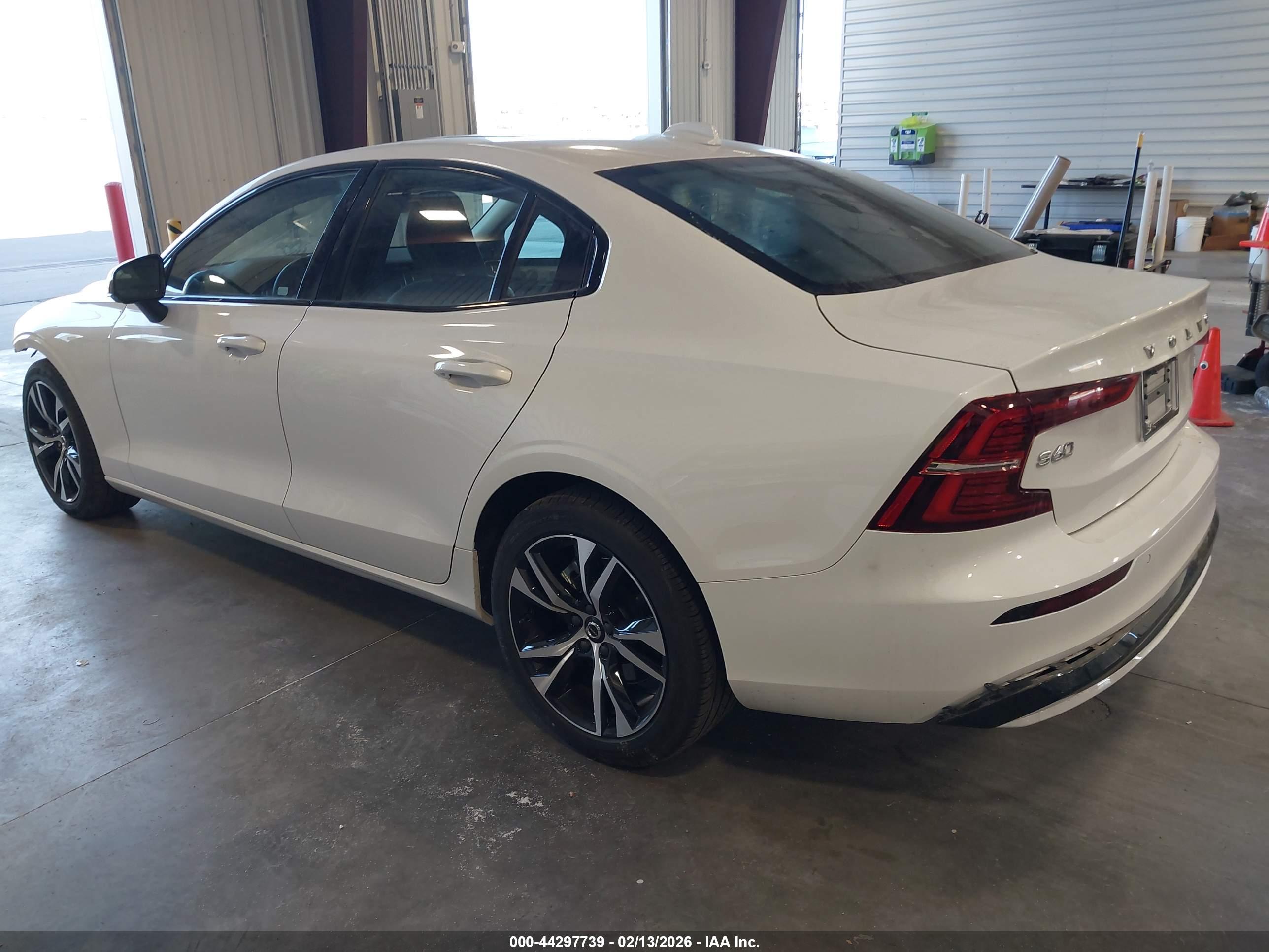 VOLVO S60 image 3