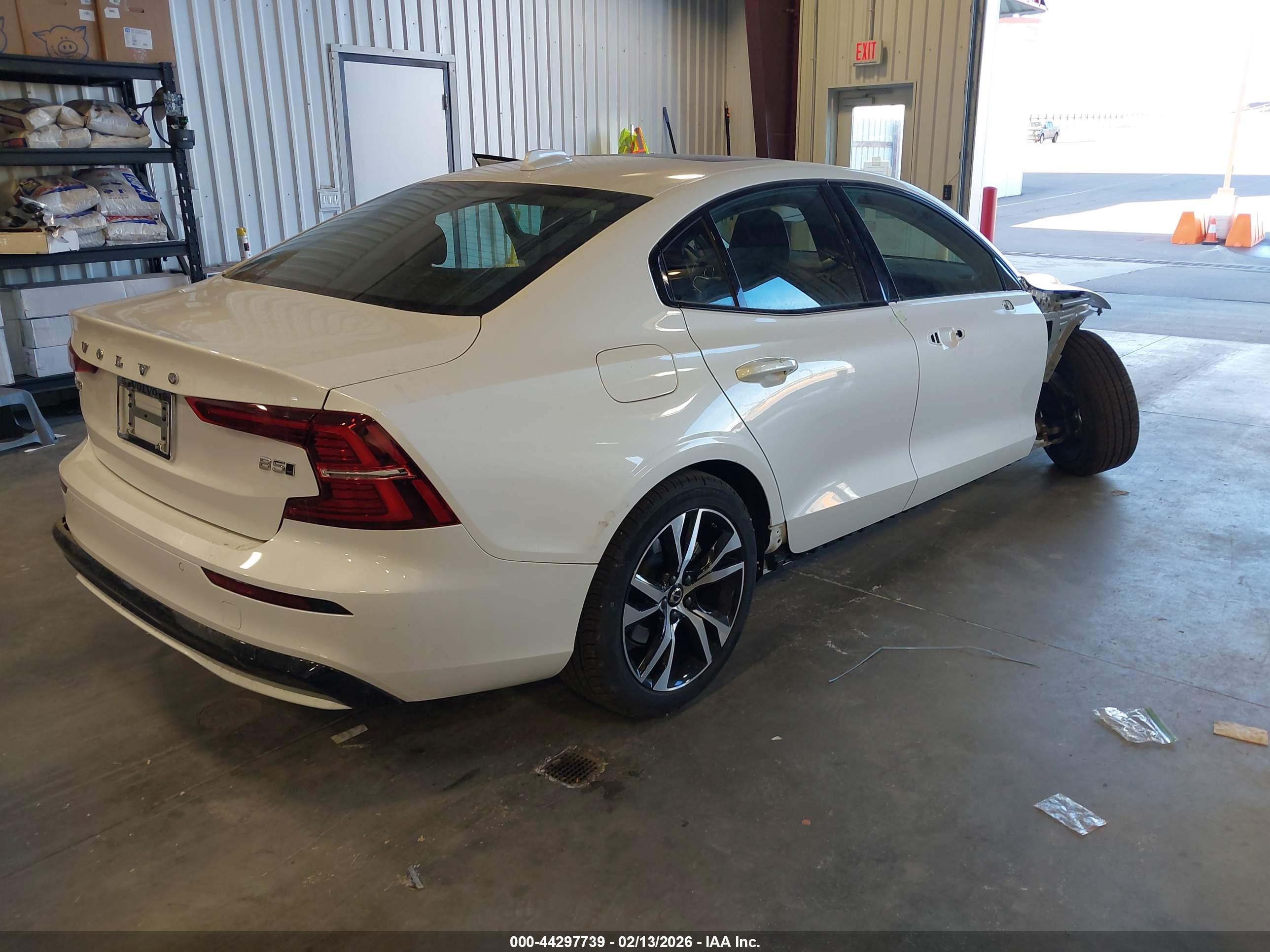 VOLVO S60 image 4