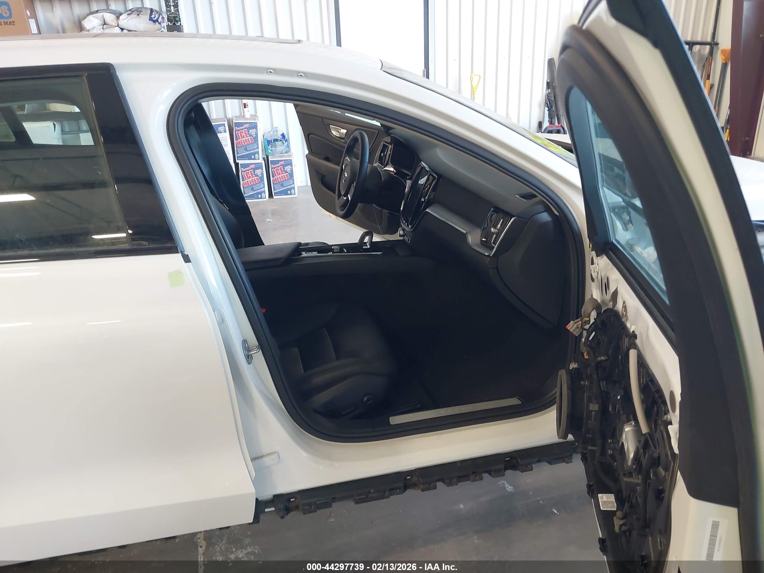 VOLVO S60 image 5