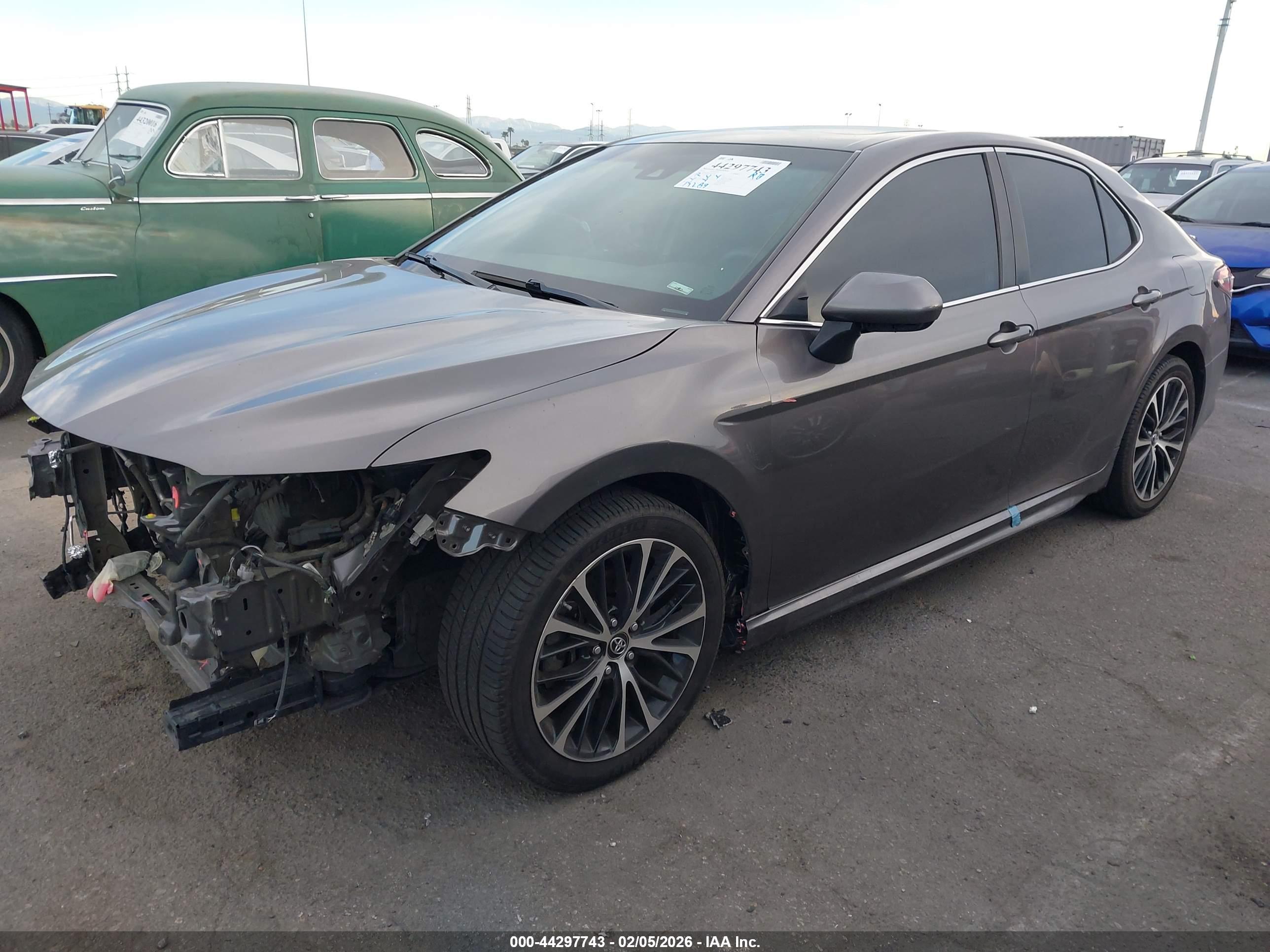 TOYOTA CAMRY image 2