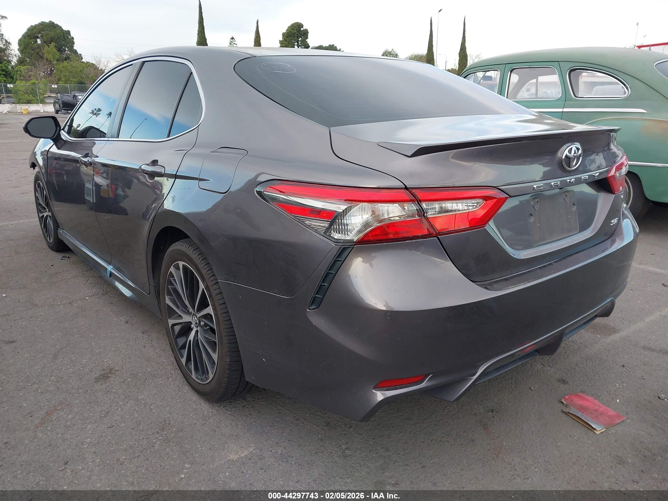 TOYOTA CAMRY image 3