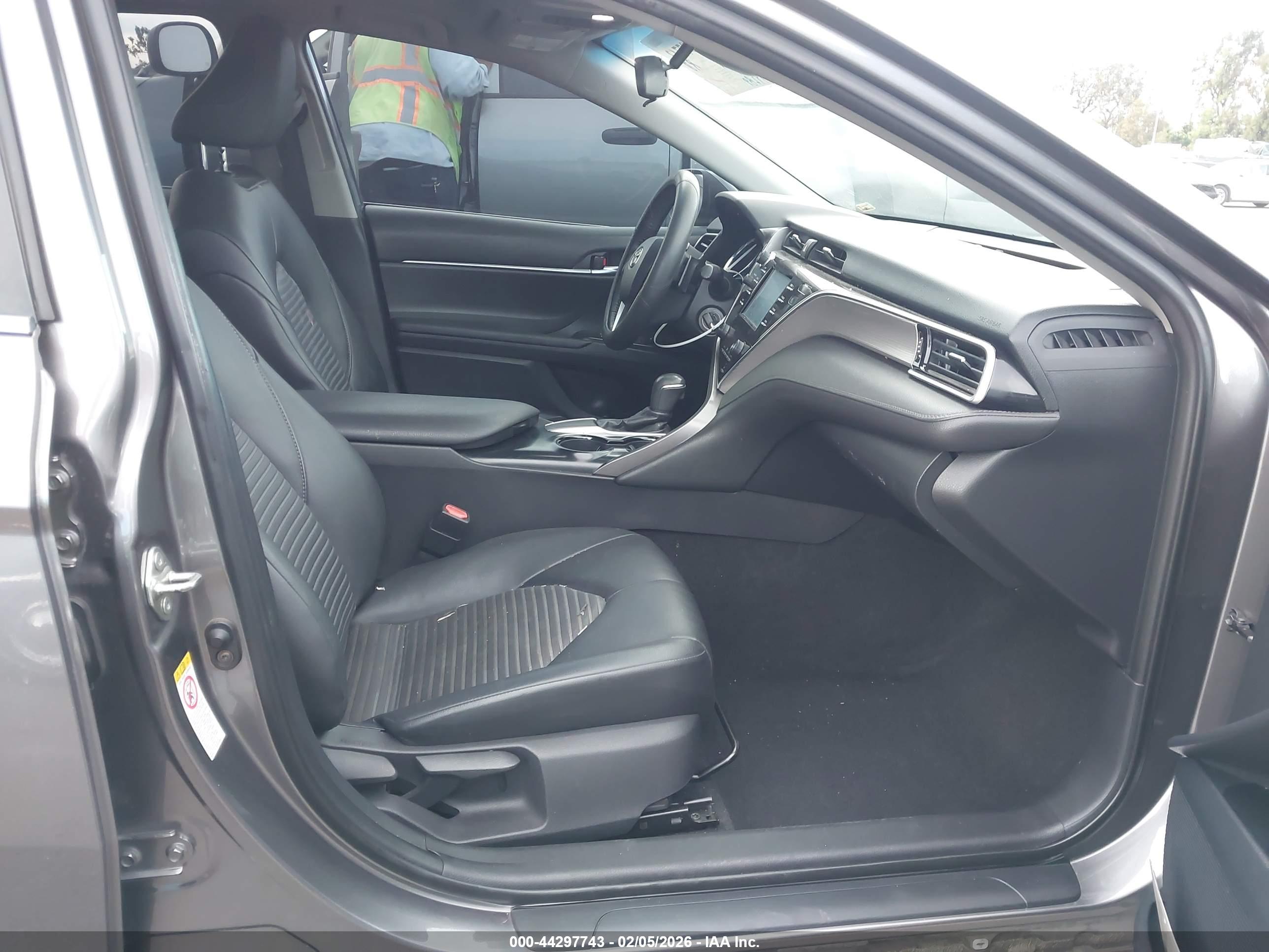 TOYOTA CAMRY image 5