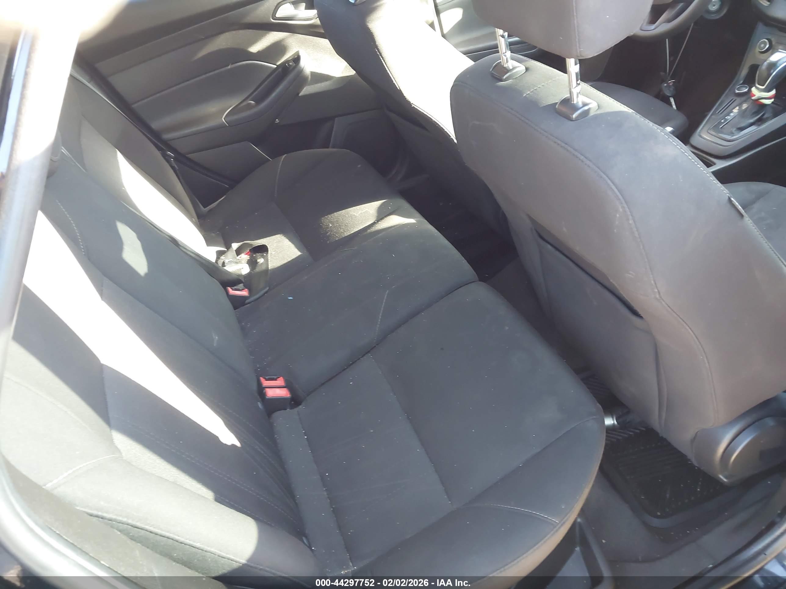 FORD FOCUS image 8