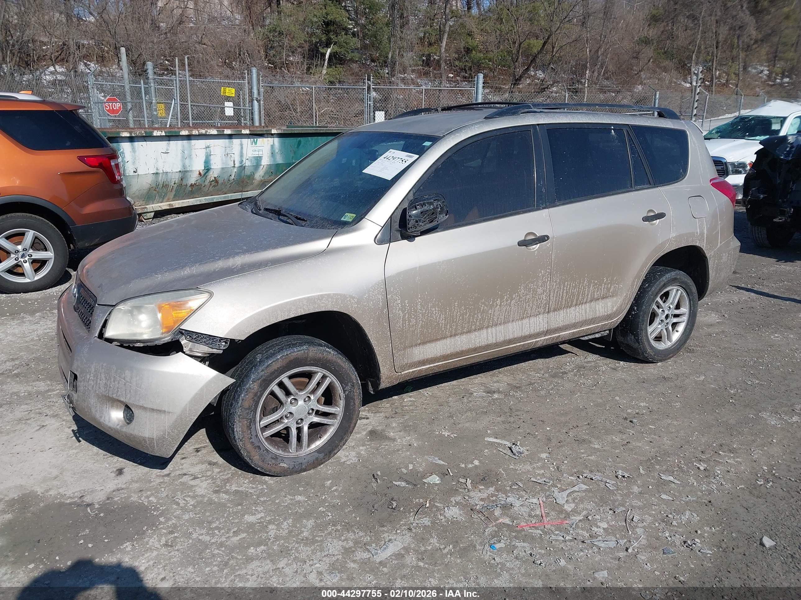 TOYOTA RAV4 image 2