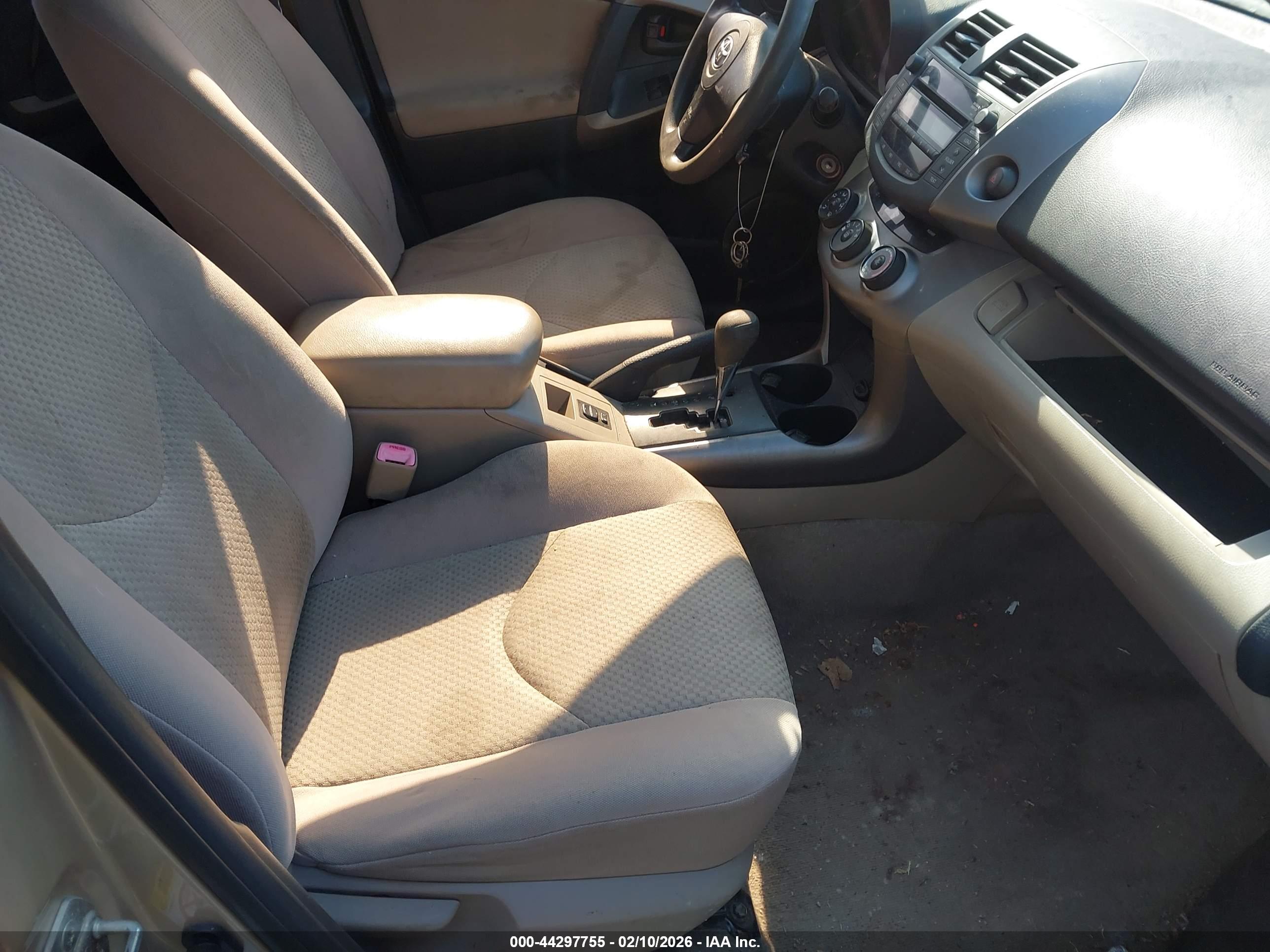 TOYOTA RAV4 image 5