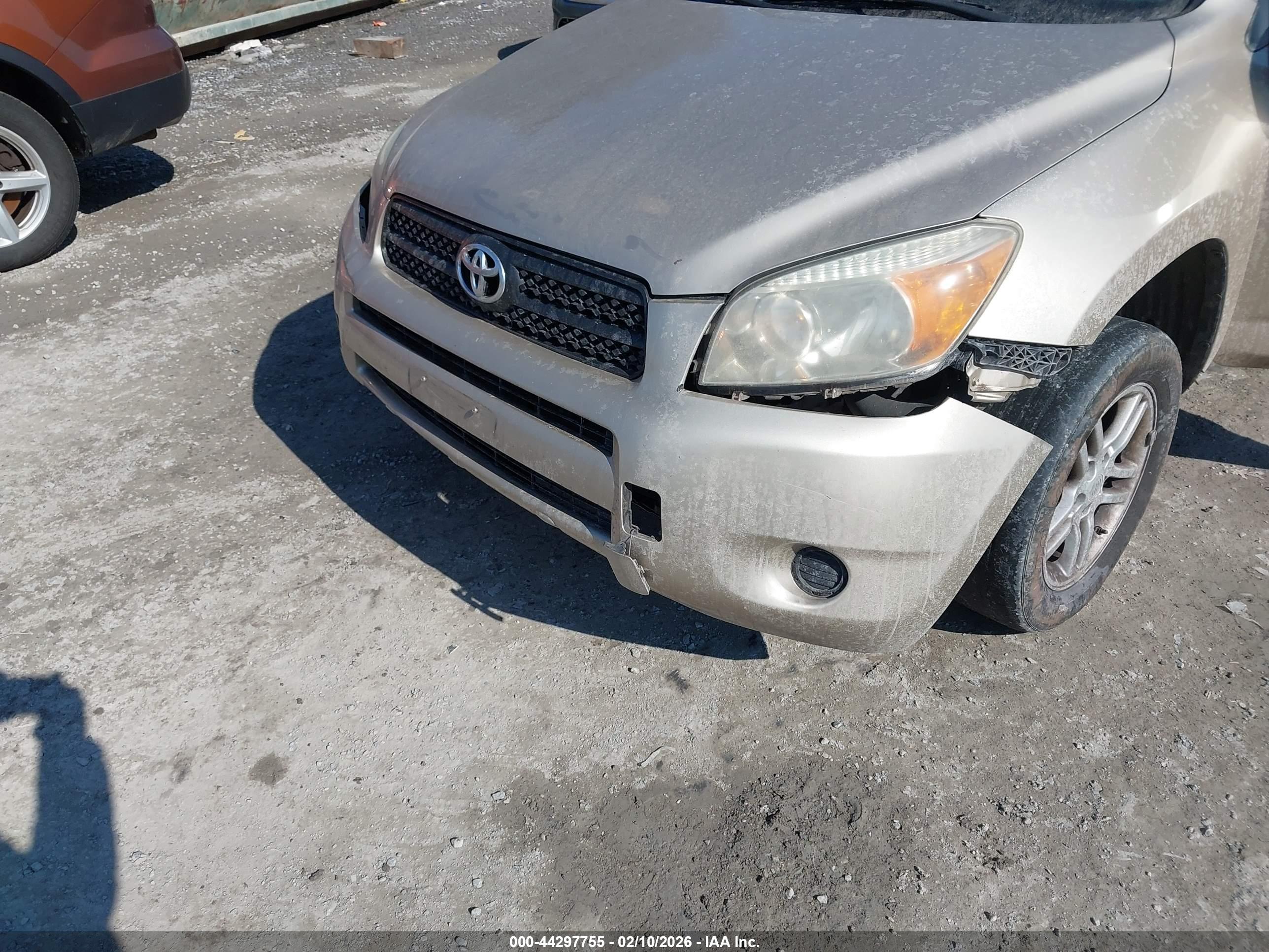 TOYOTA RAV4 image 6