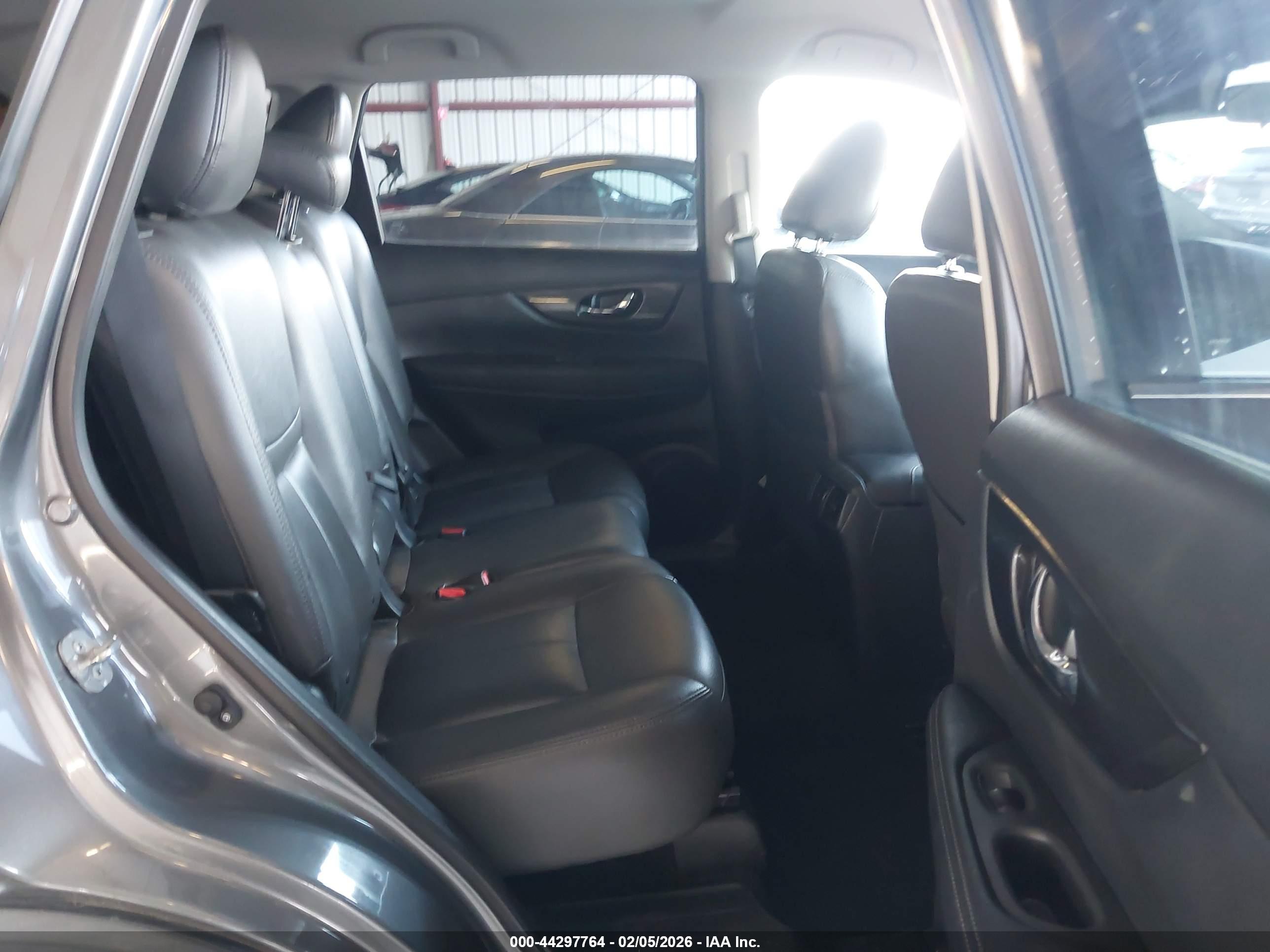 NISSAN ROGUE image 8