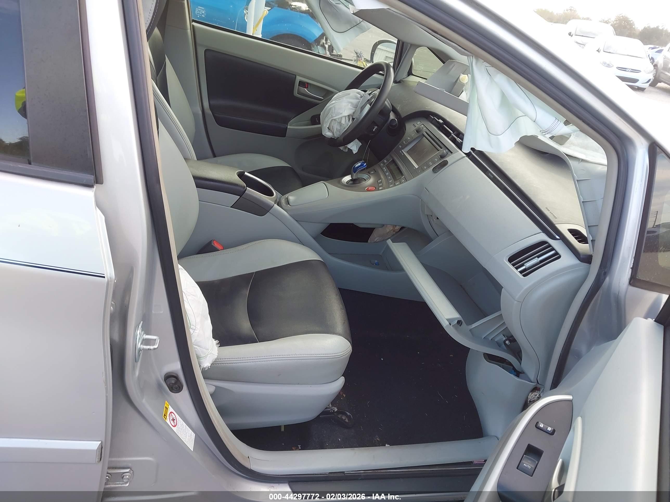 TOYOTA PRIUS image 5