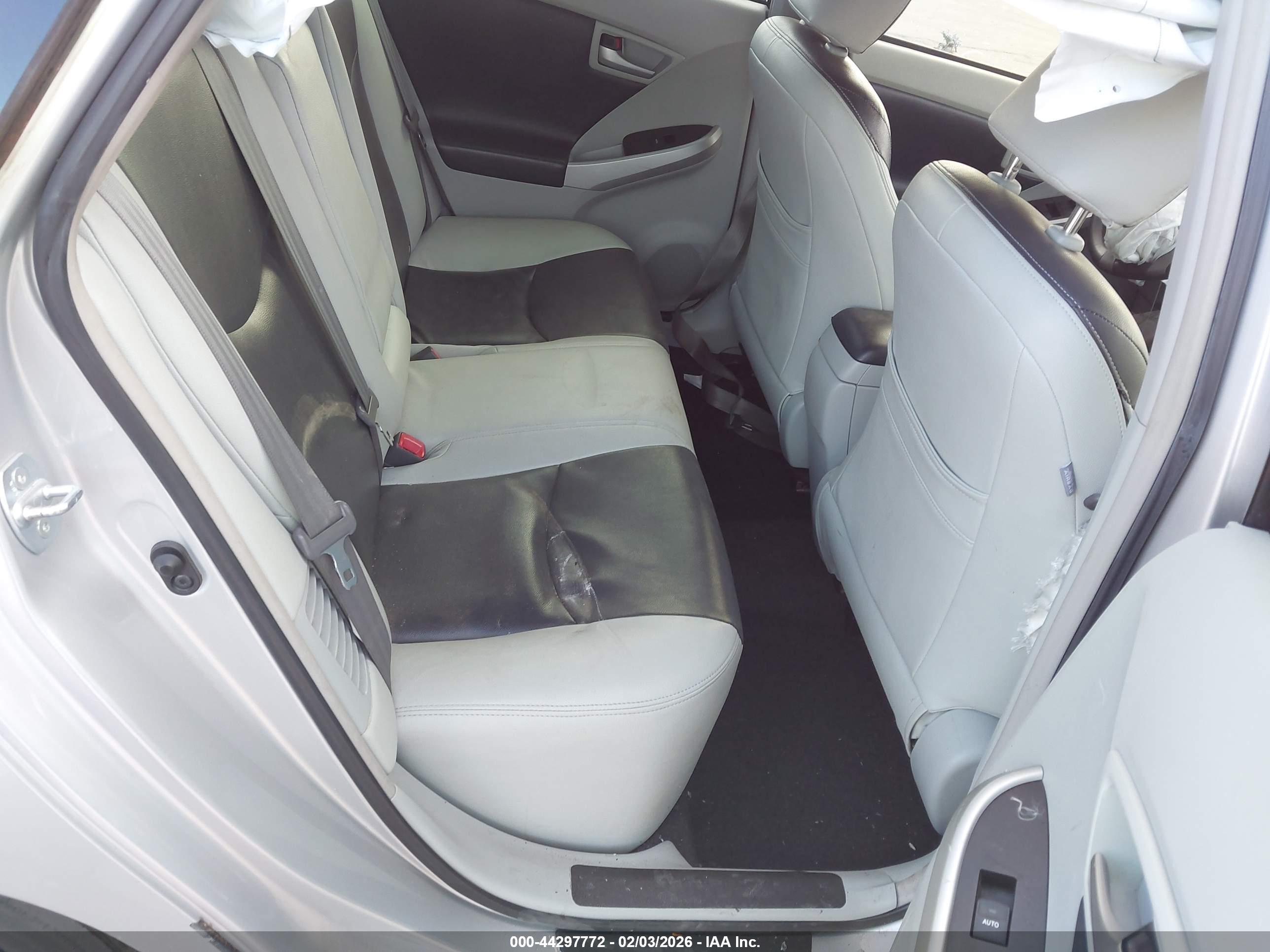 TOYOTA PRIUS image 8