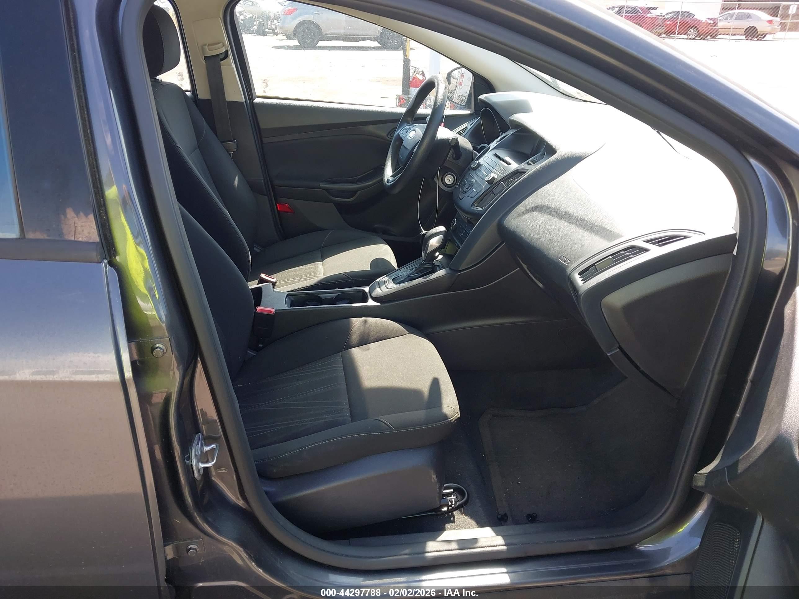 FORD FOCUS image 5