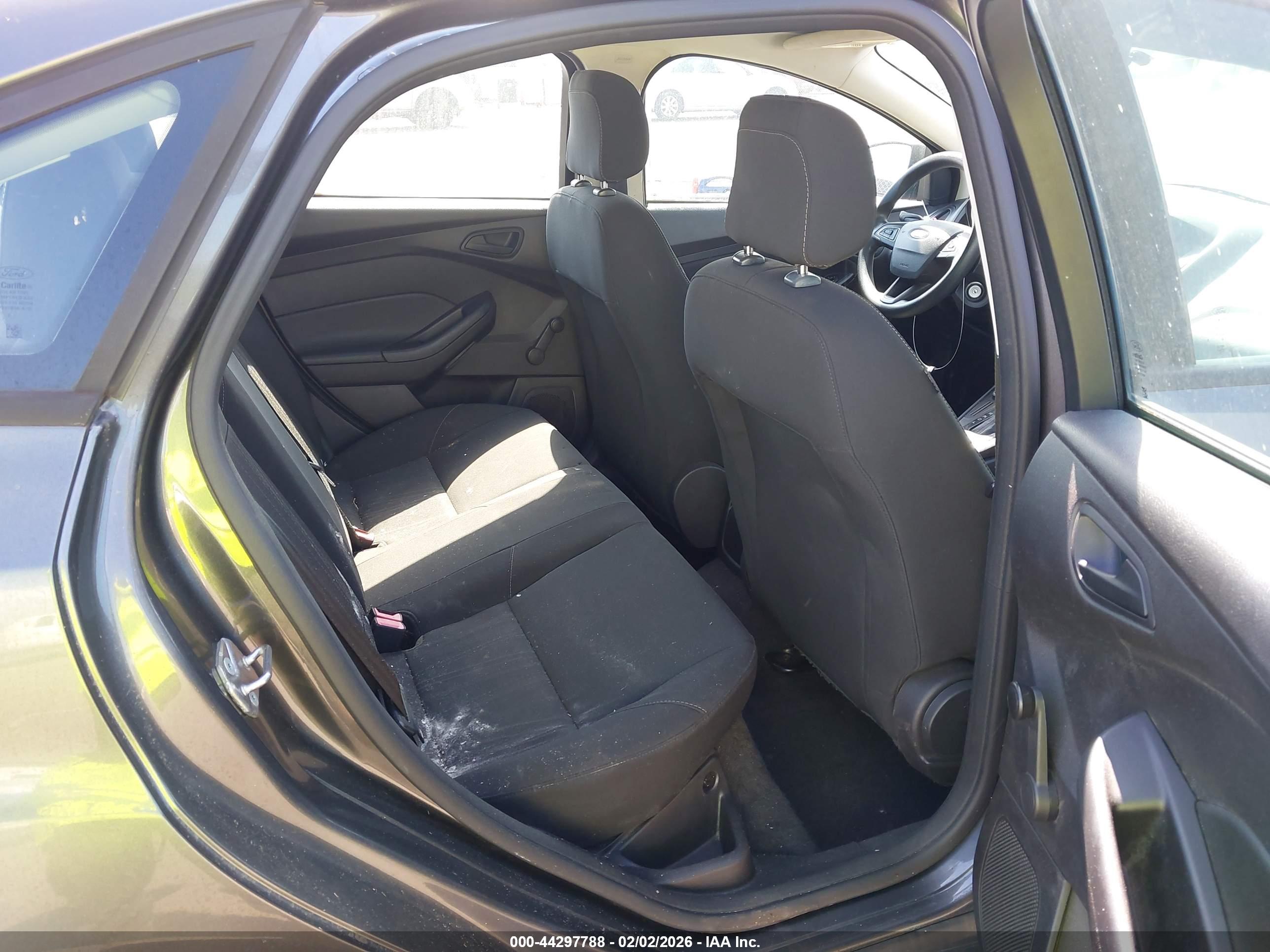 FORD FOCUS image 8