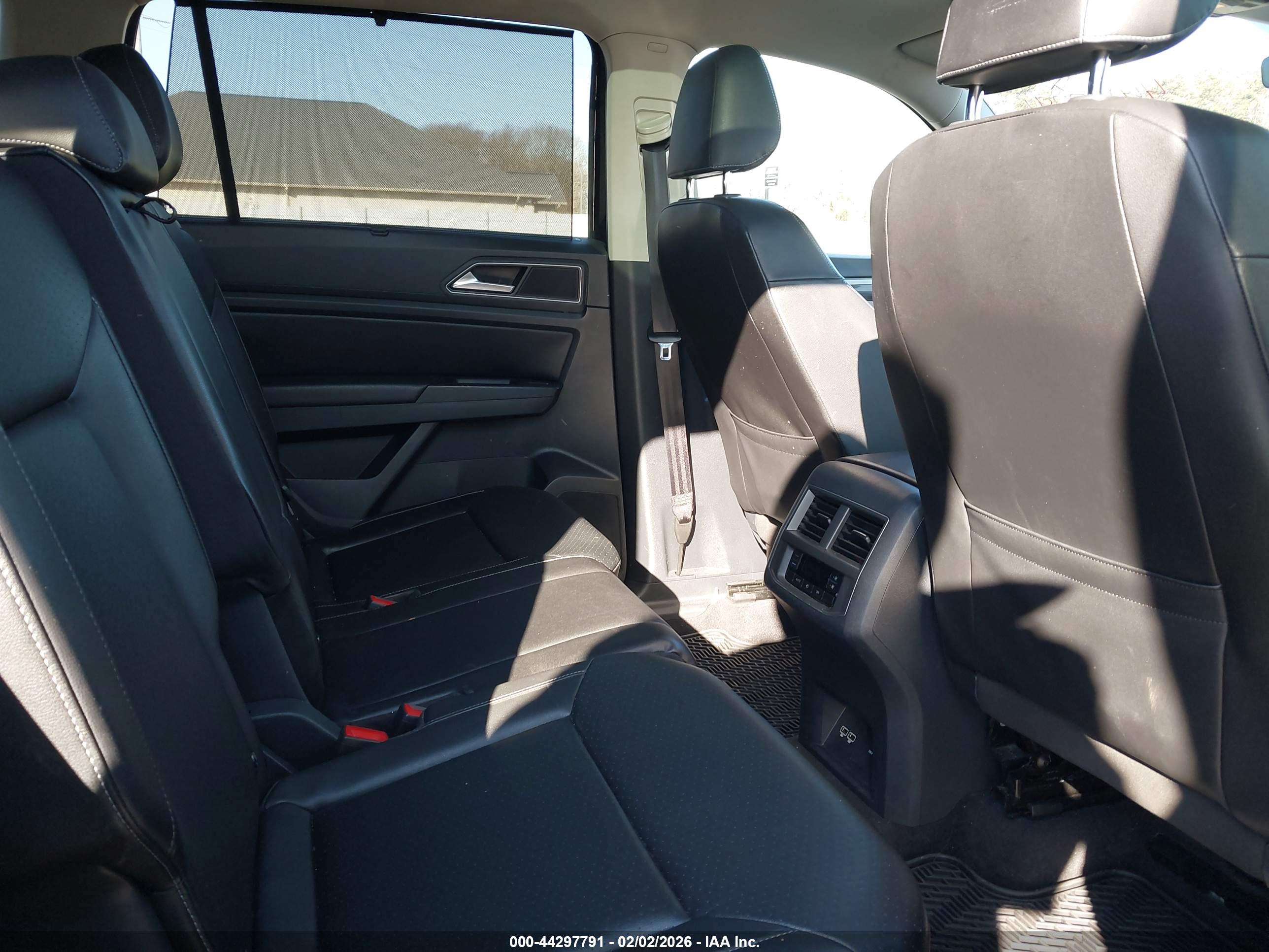 VOLKSWAGEN ATLAS image 8