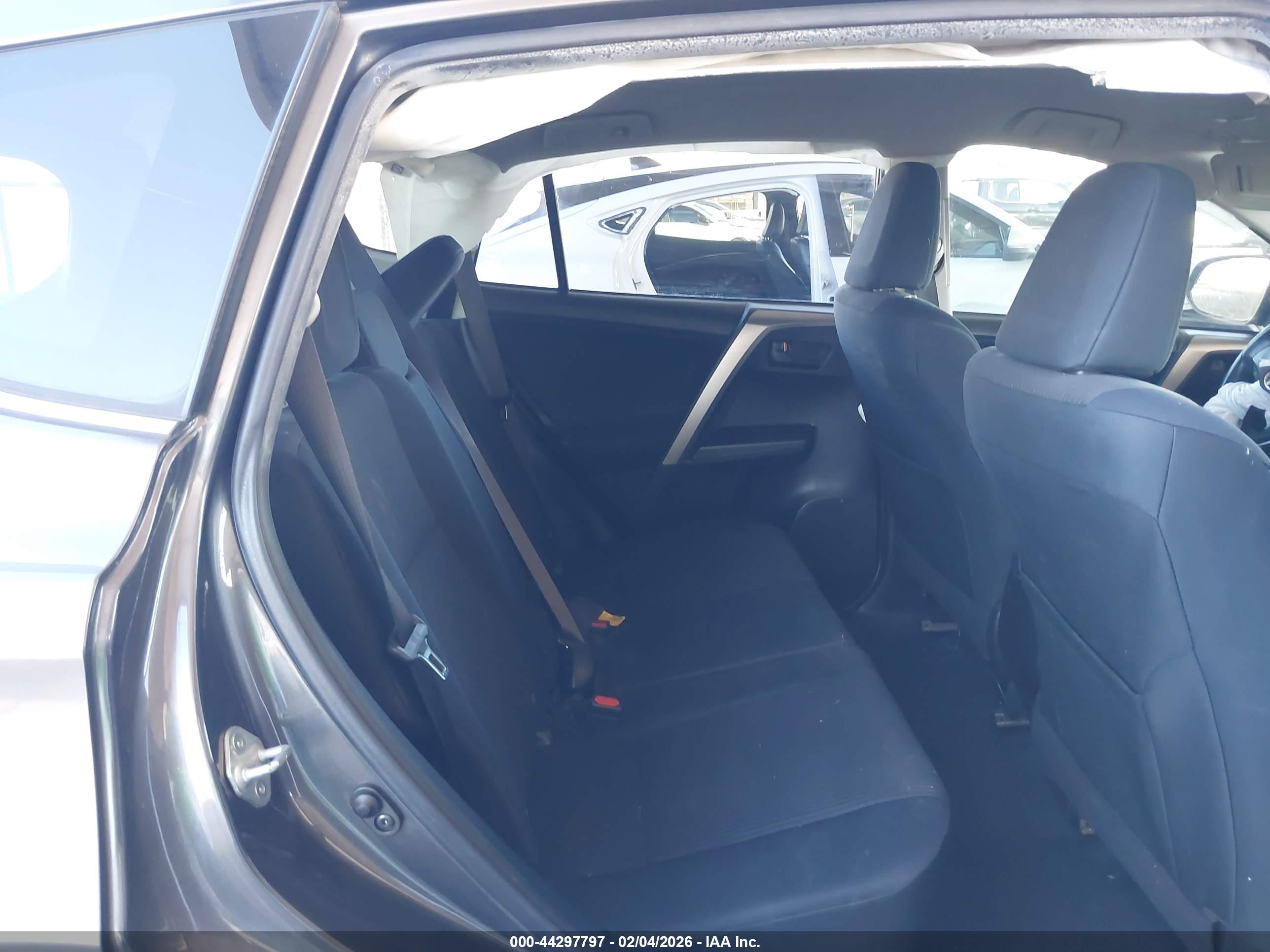 TOYOTA RAV4 image 8