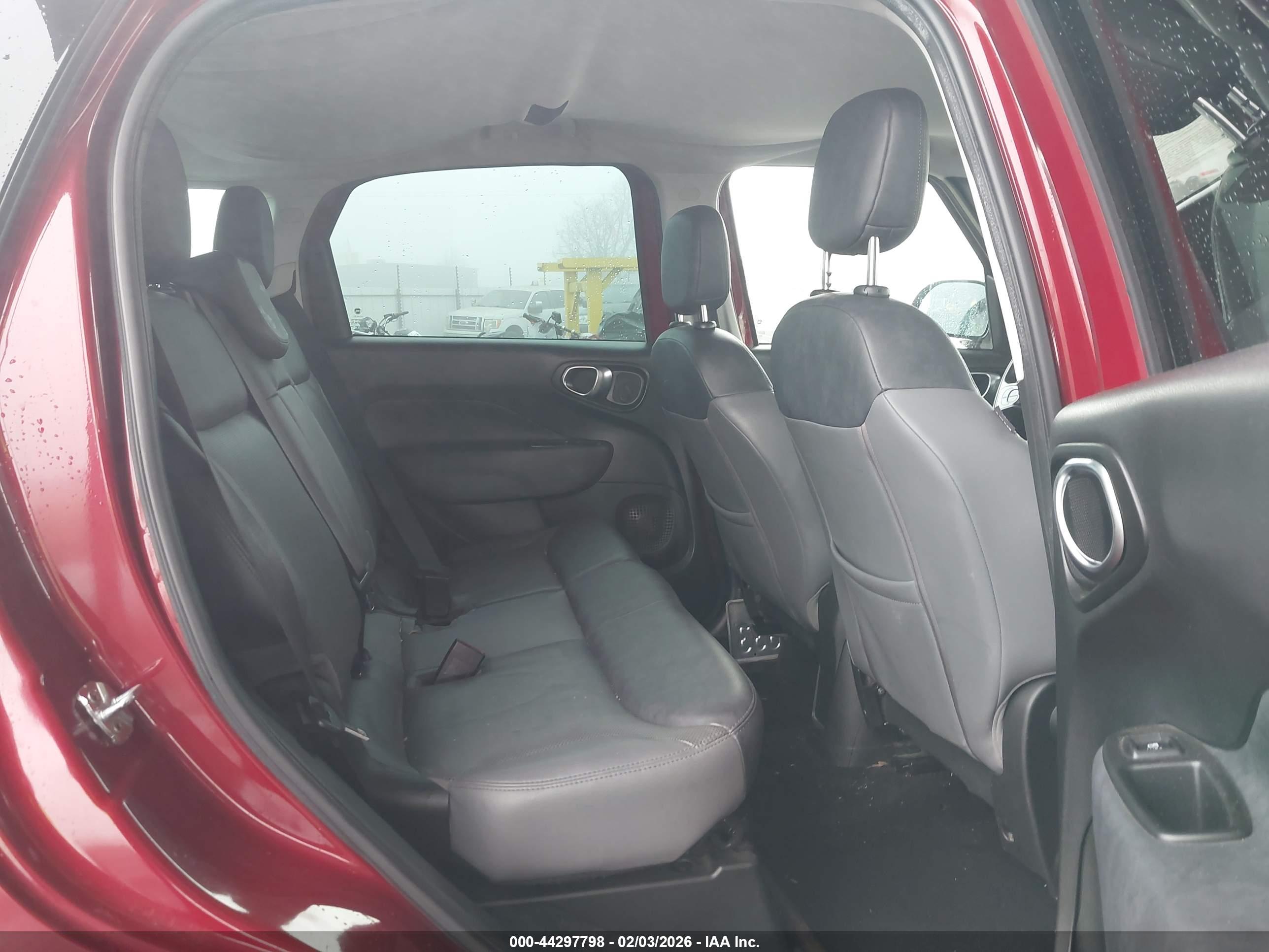 FIAT 500L image 8