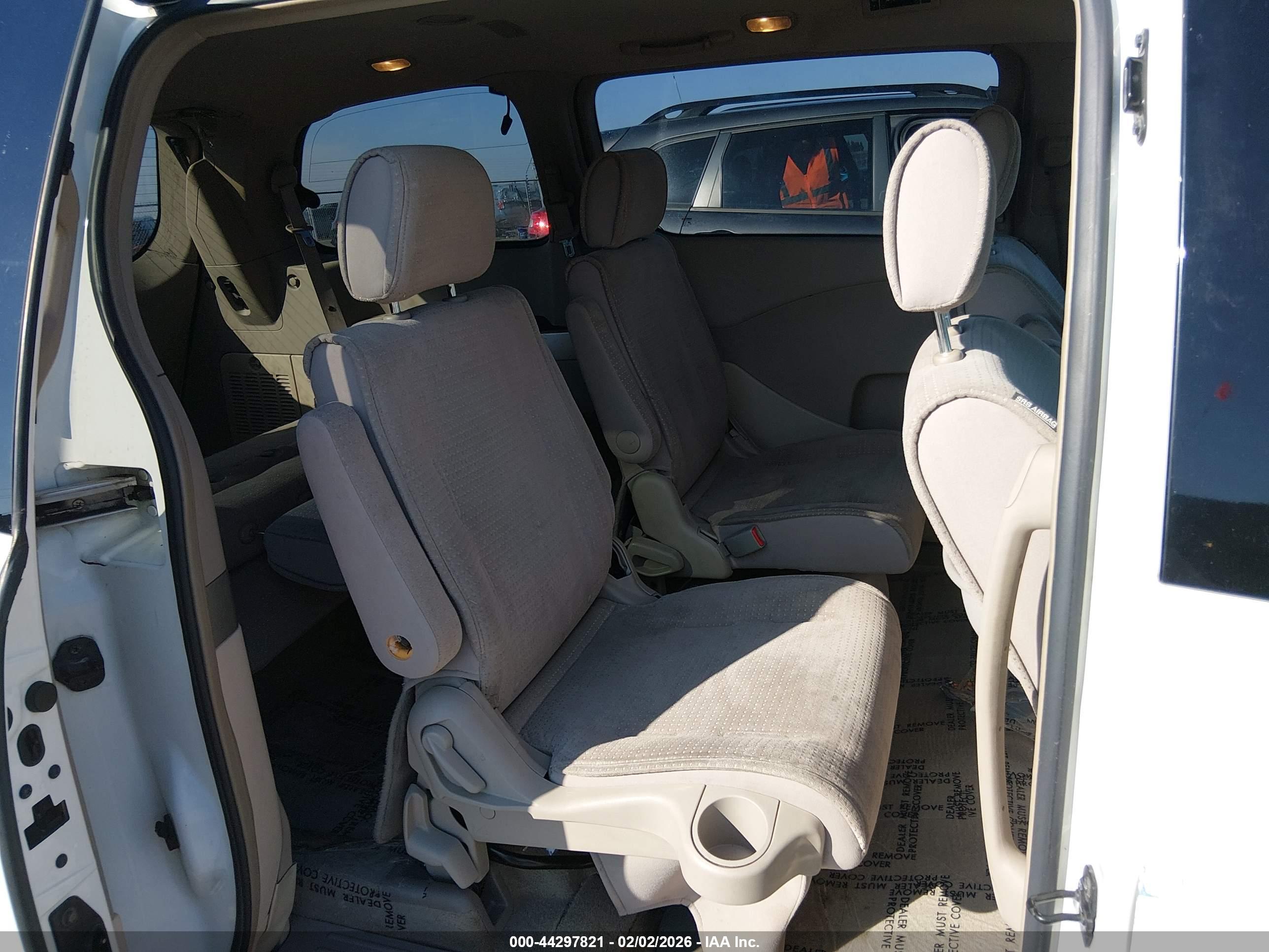 NISSAN QUEST image 8