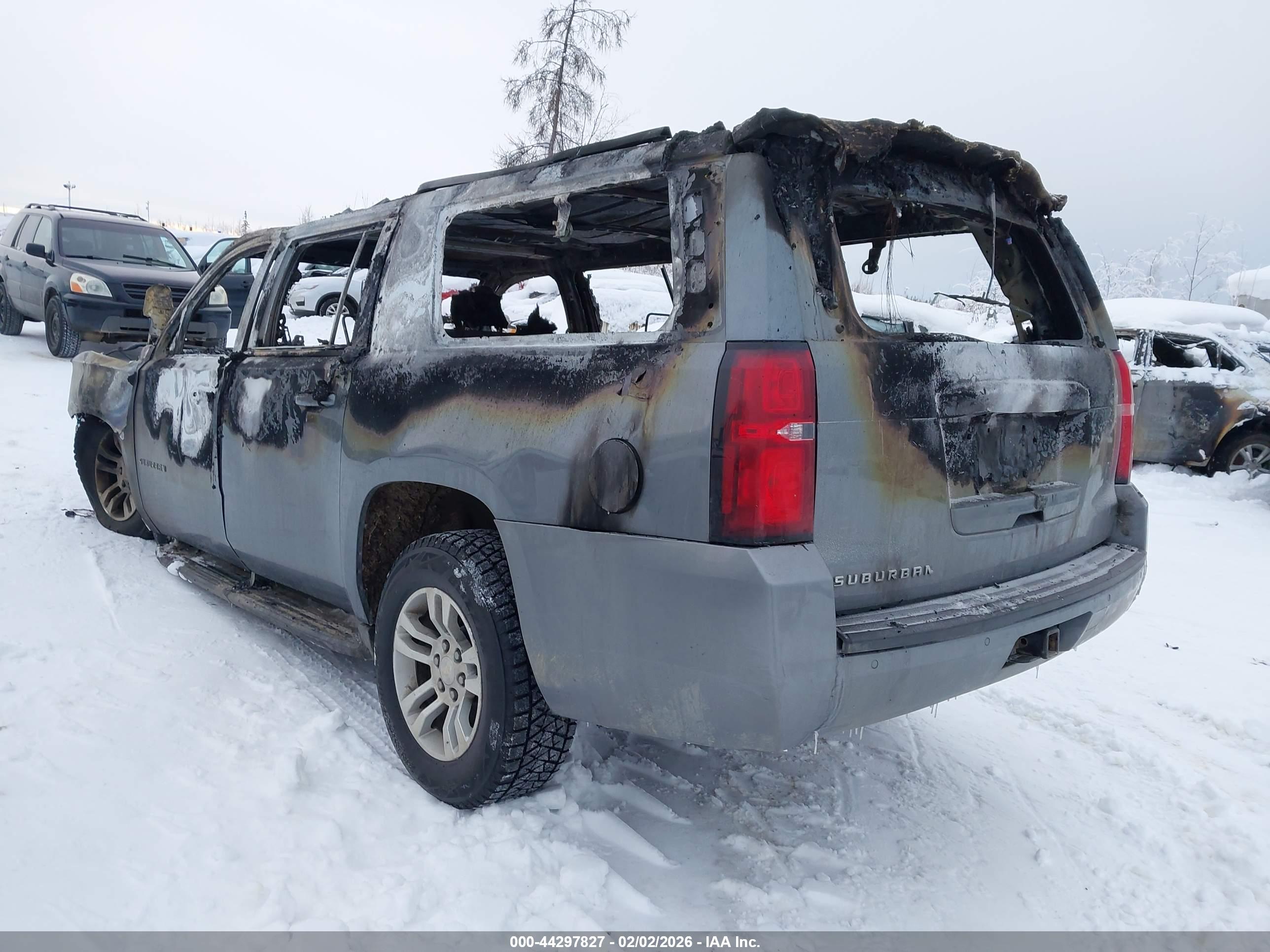 CHEVROLET SUBURBAN image 3