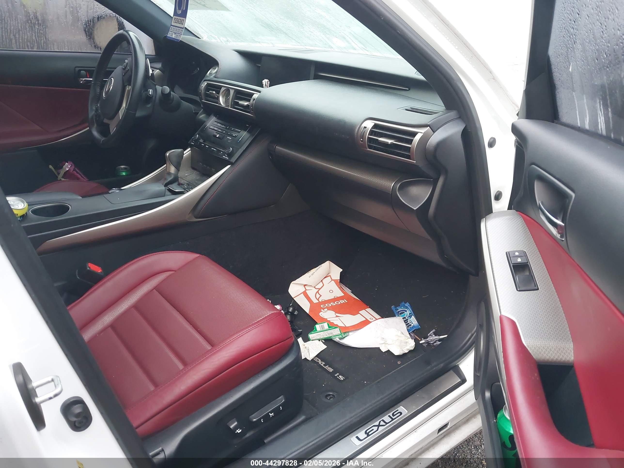 LEXUS IS image 5
