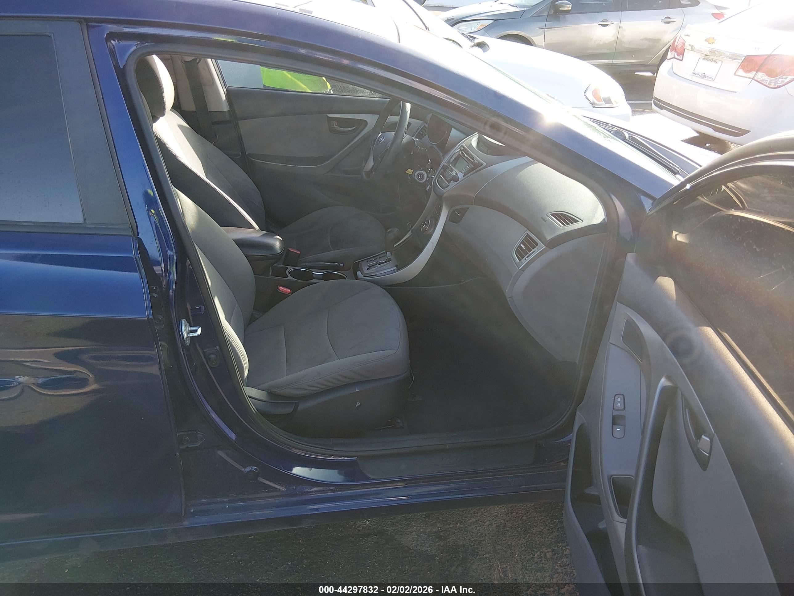 HYUNDAI ELANTRA image 5