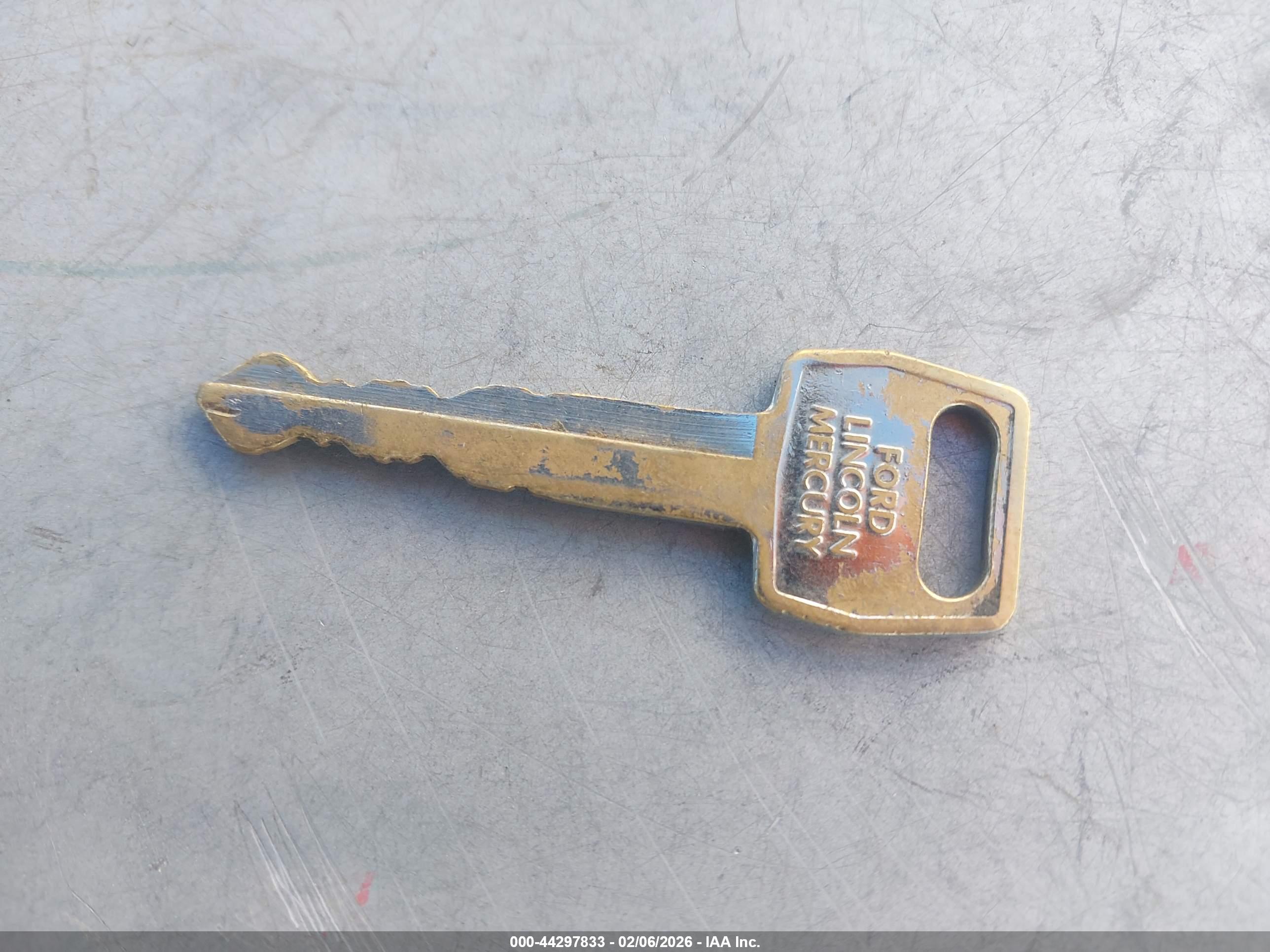 LINCOLN TOWN image 11