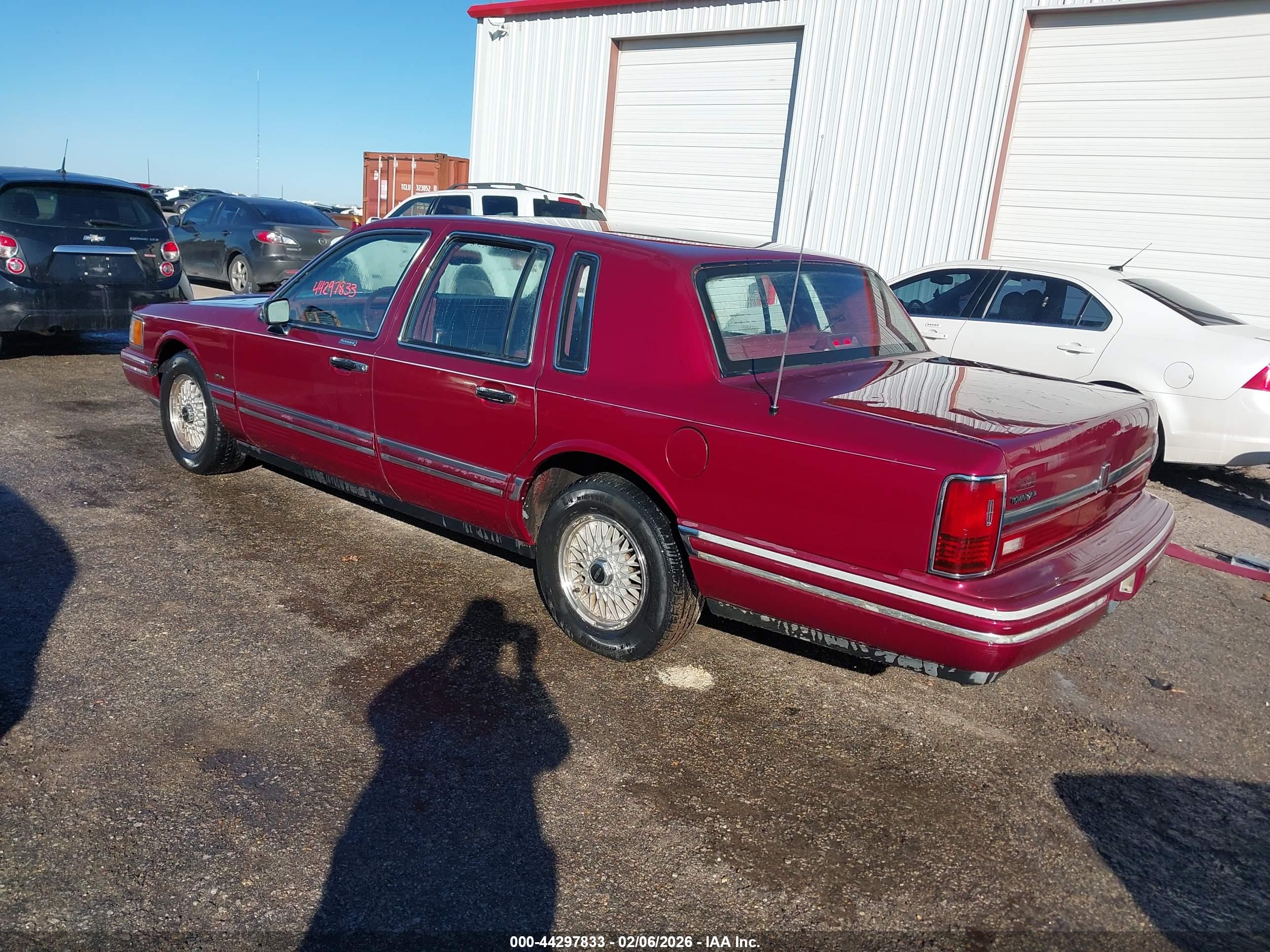 LINCOLN TOWN image 3
