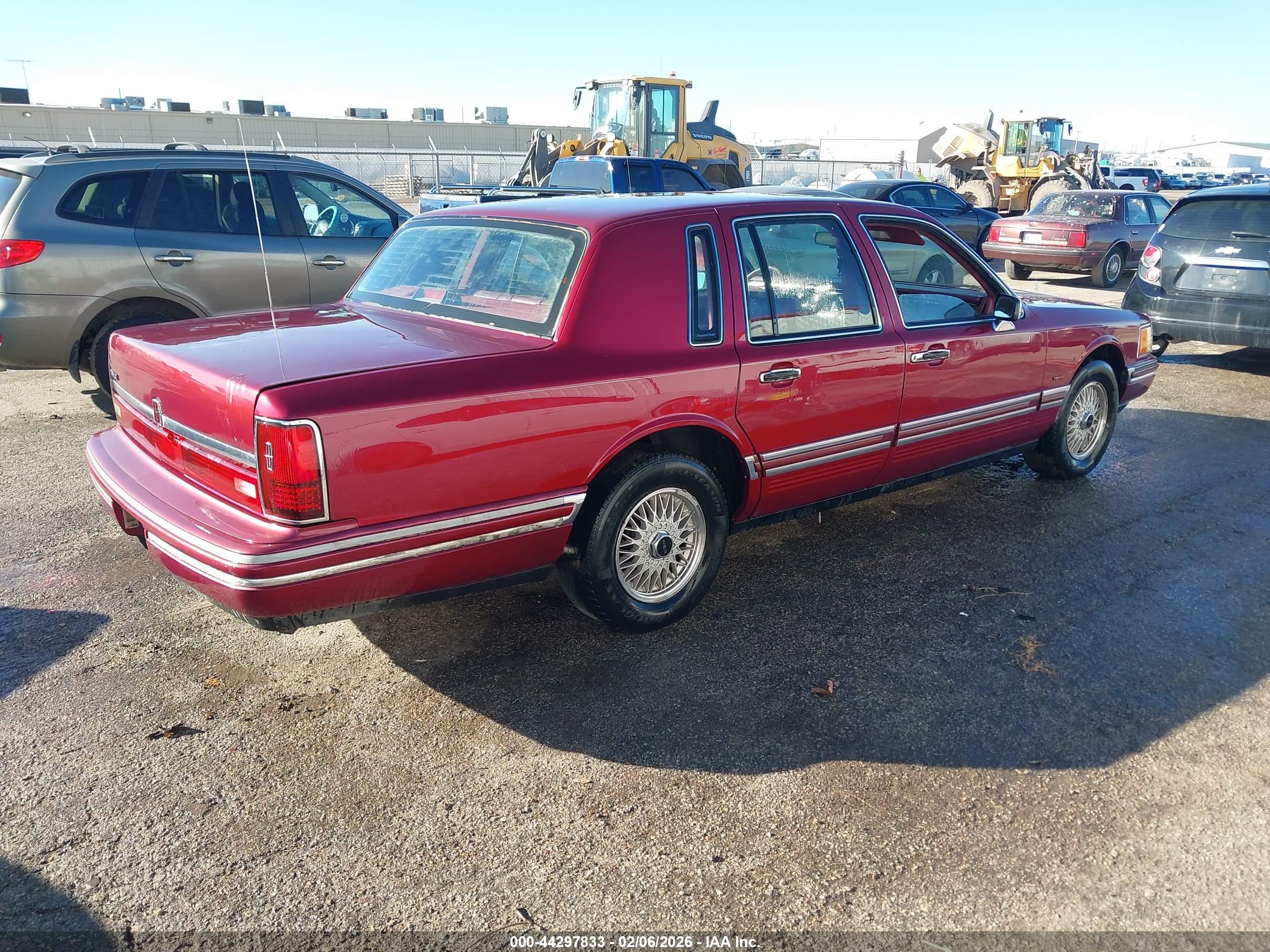 LINCOLN TOWN image 4