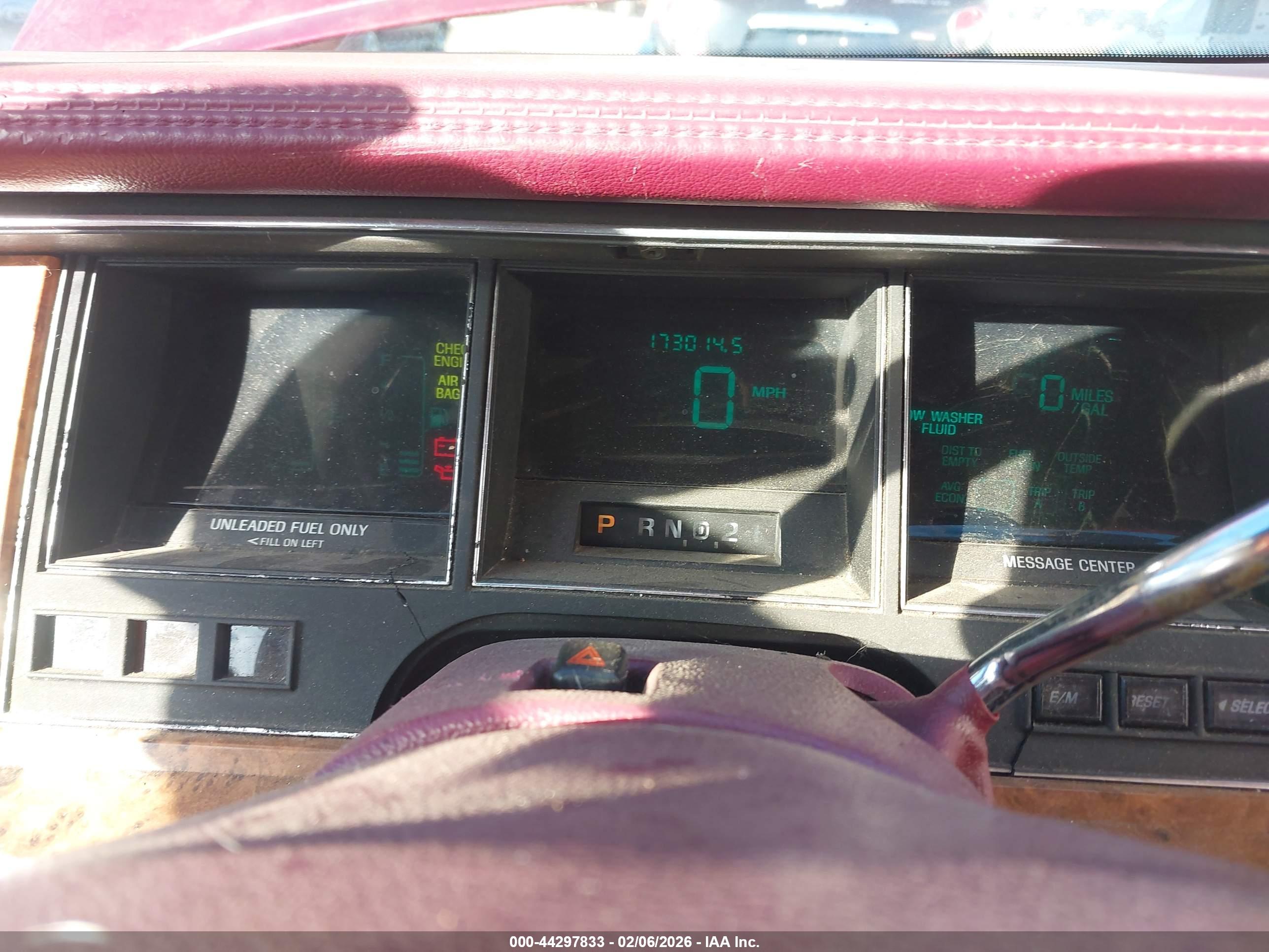 LINCOLN TOWN image 7