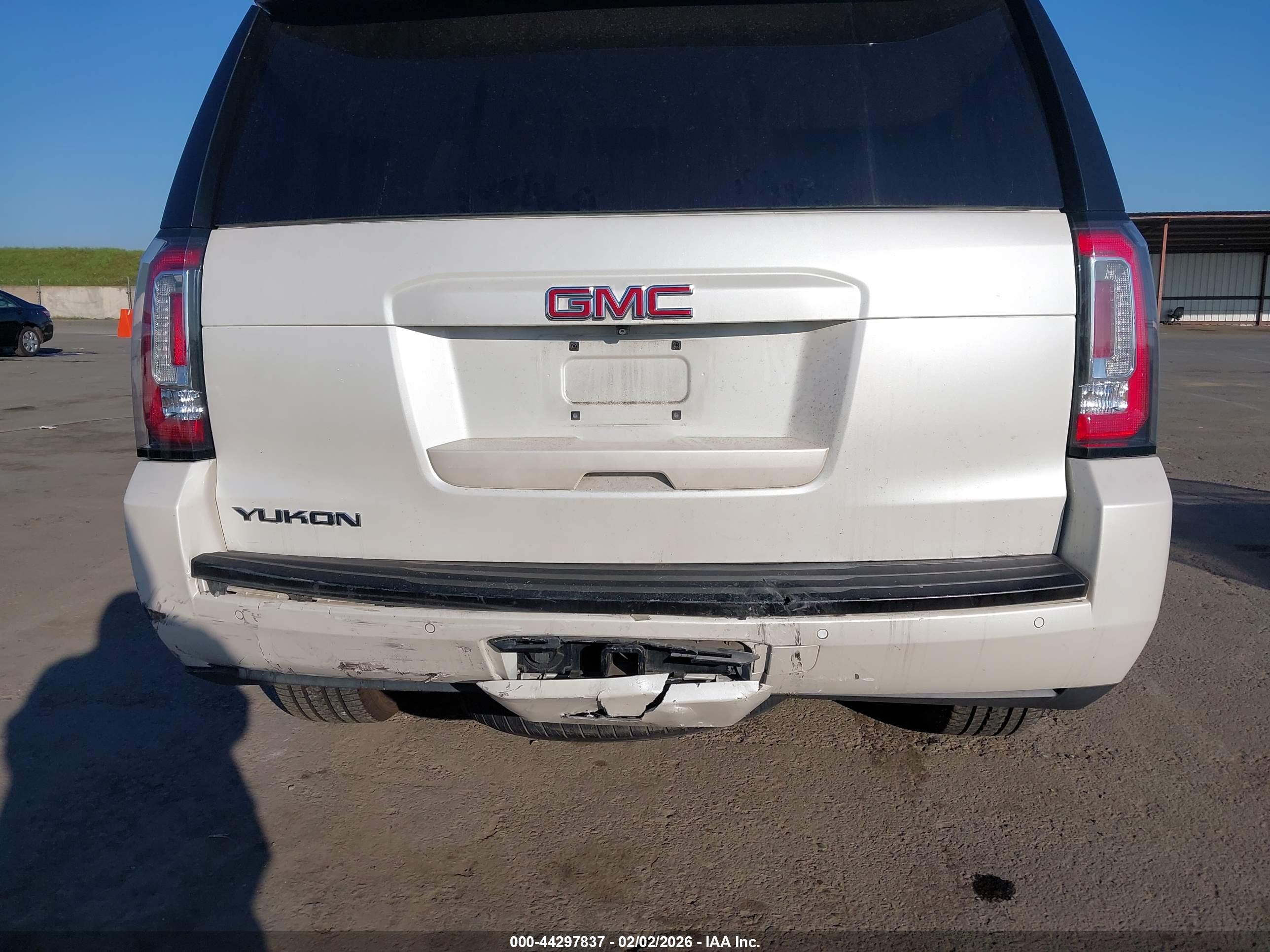 GMC YUKON image 6