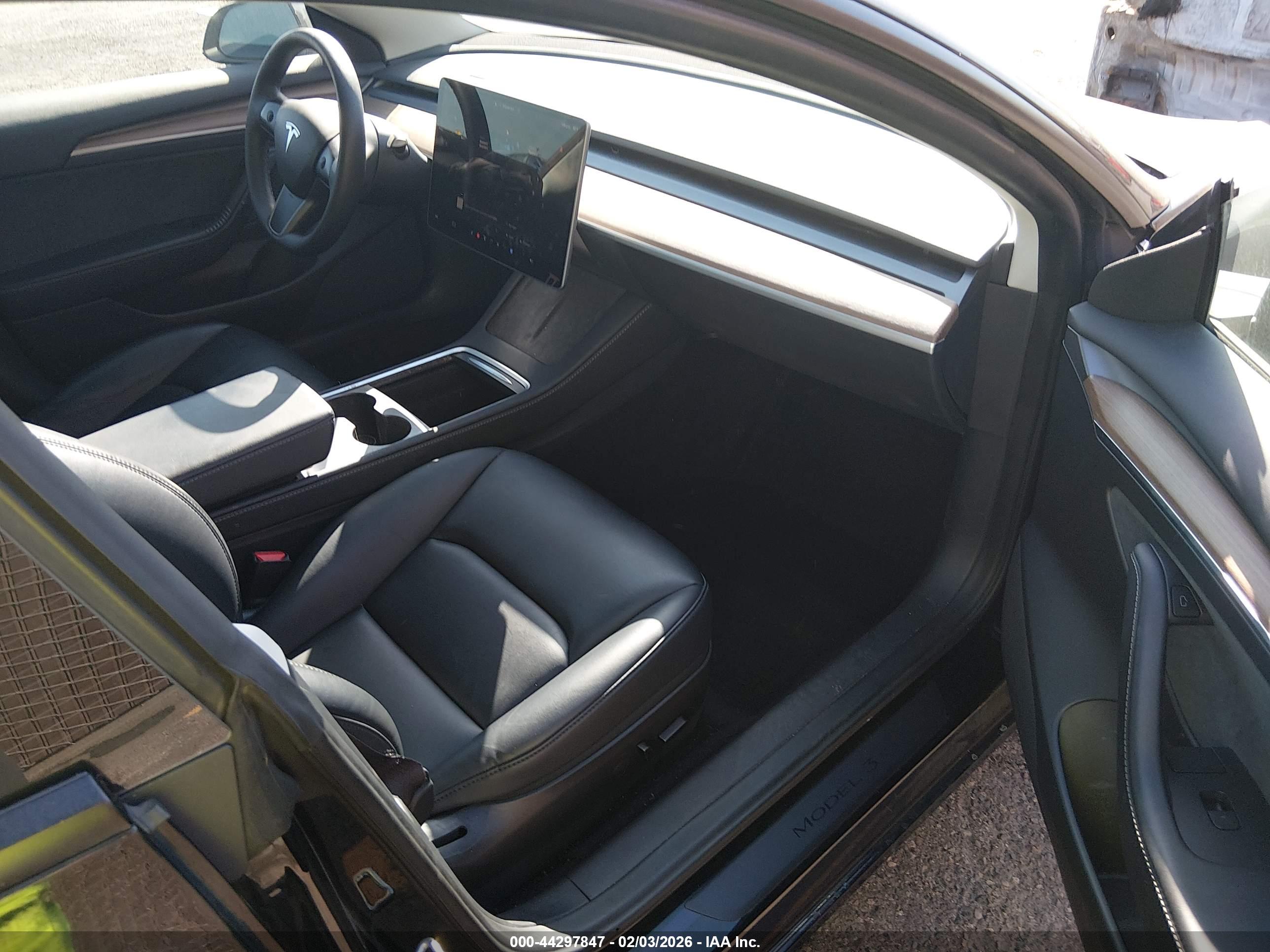 TESLA MODEL image 5