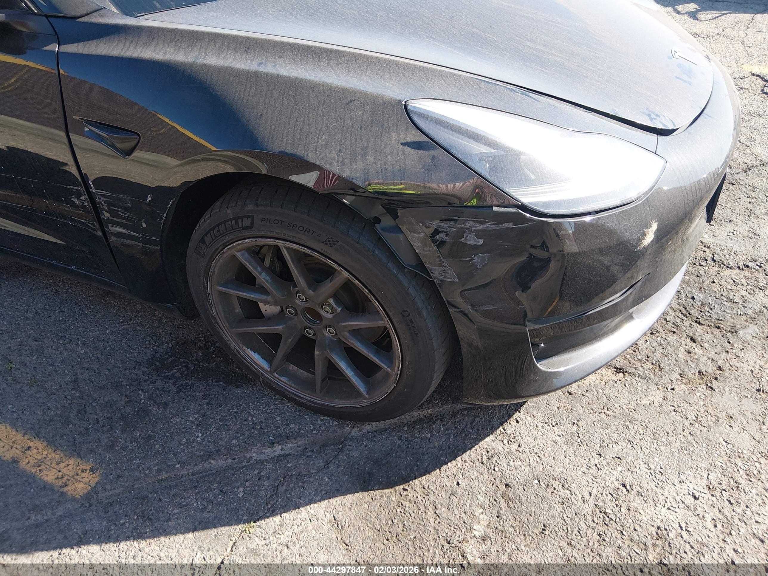 TESLA MODEL image 6