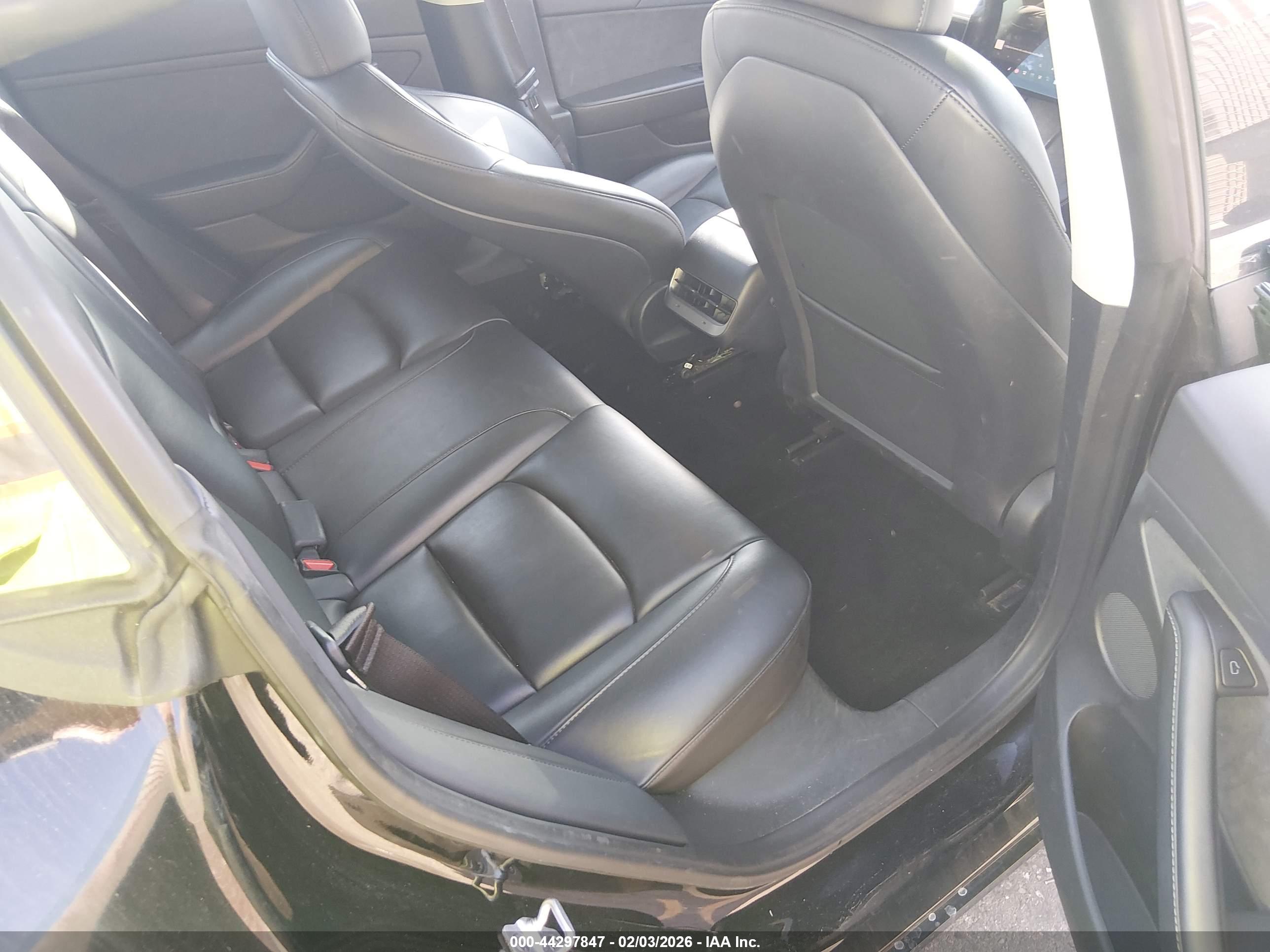 TESLA MODEL image 8