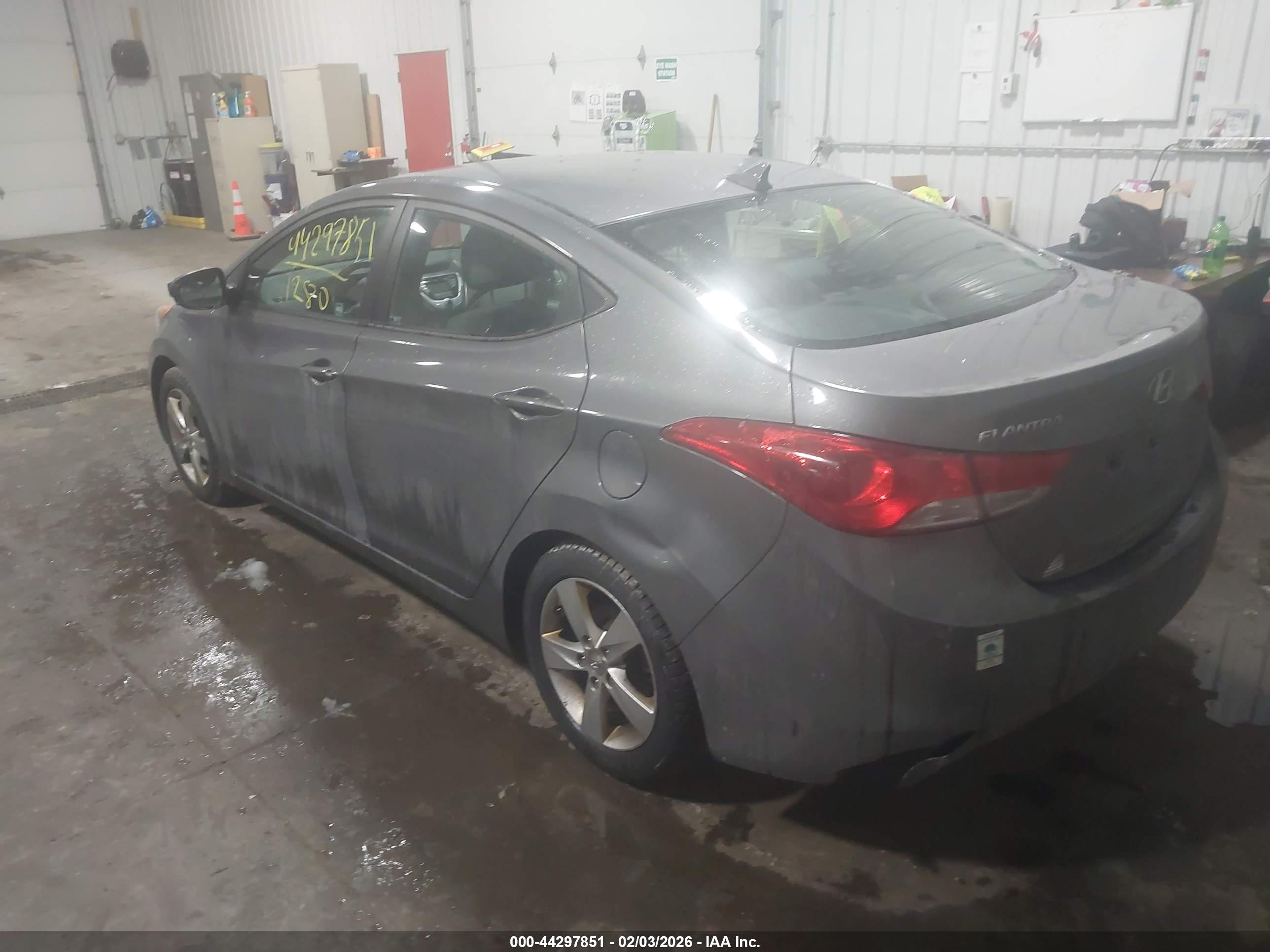 HYUNDAI ELANTRA image 3