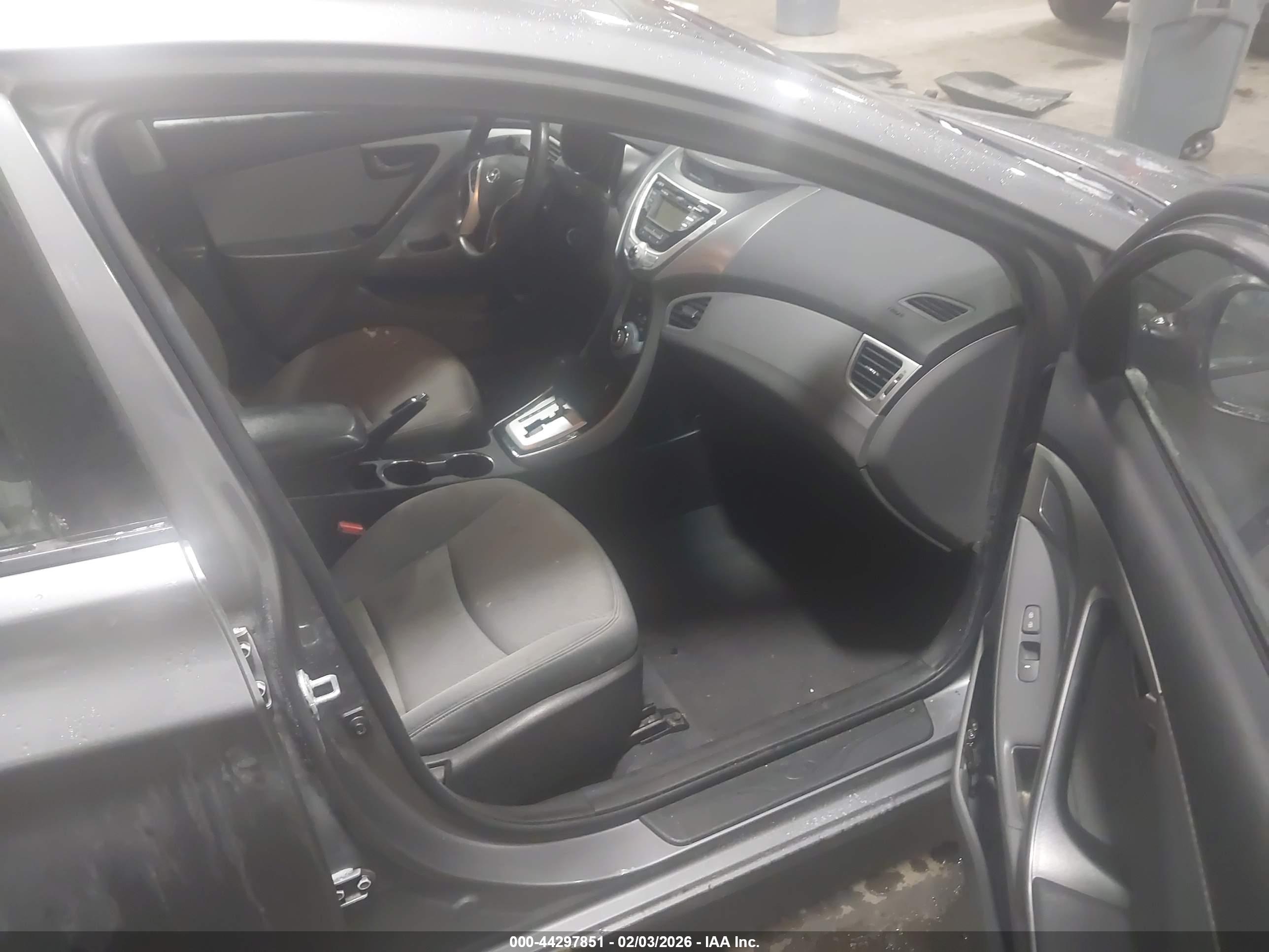 HYUNDAI ELANTRA image 5
