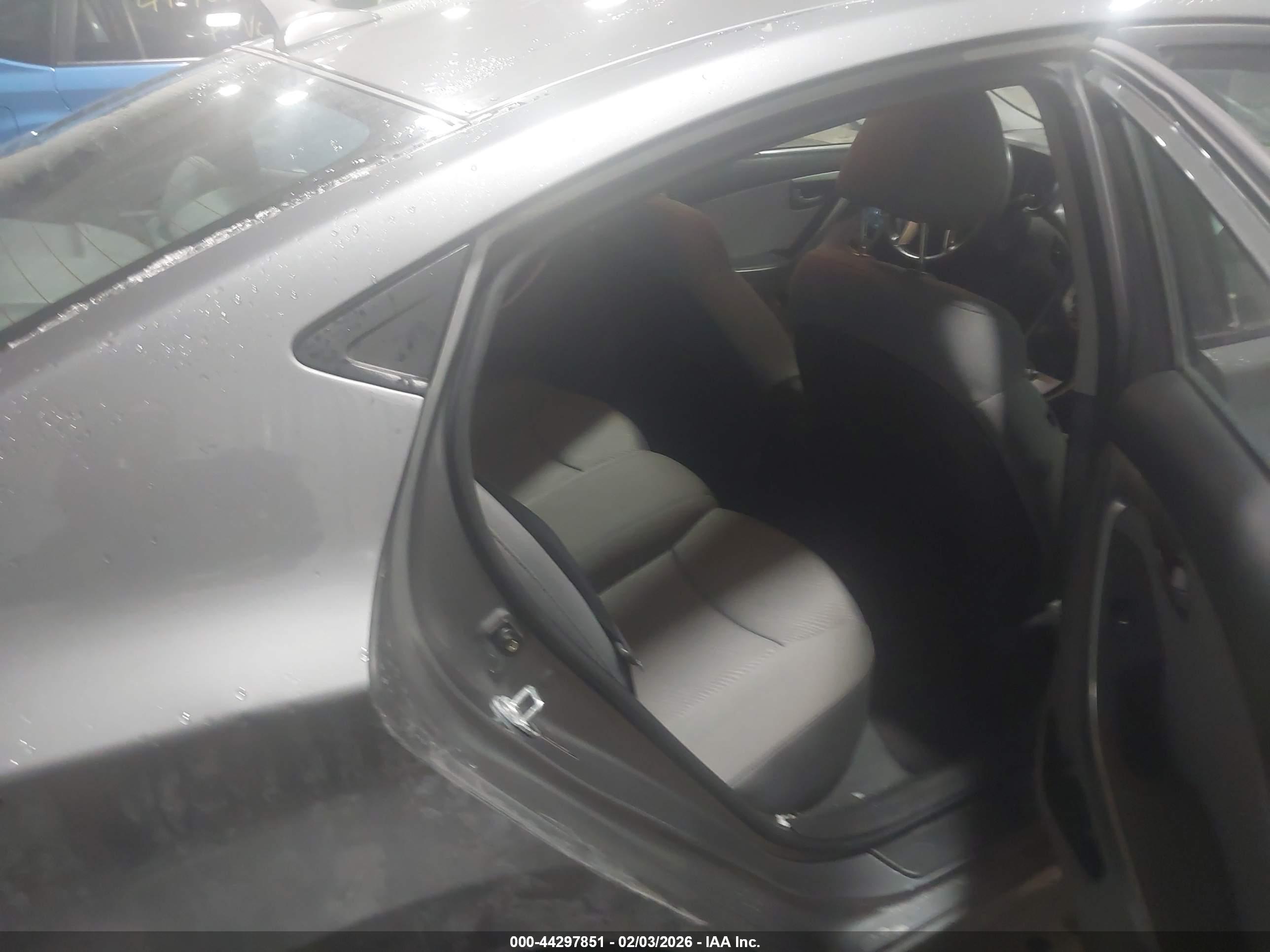 HYUNDAI ELANTRA image 8