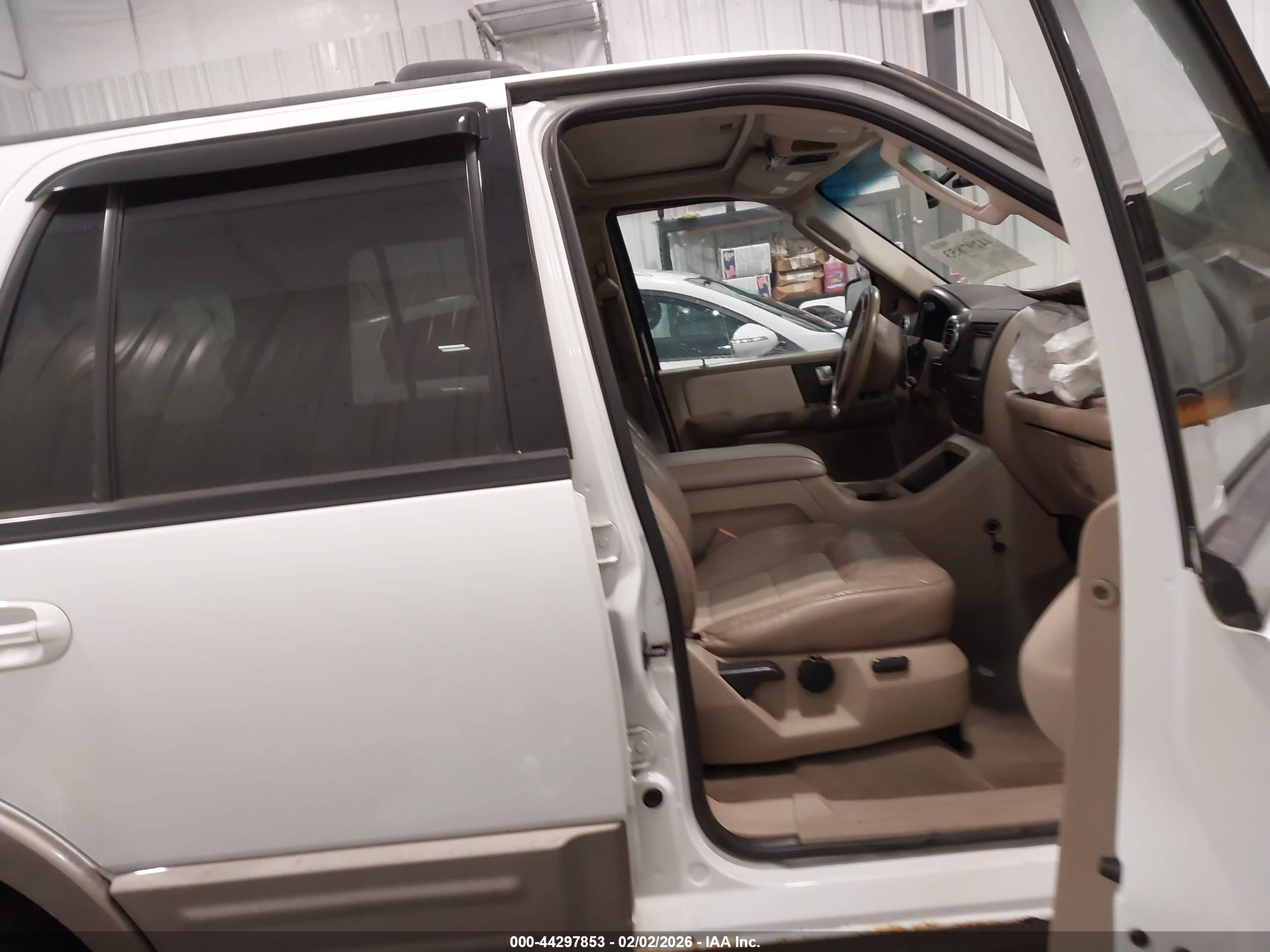 FORD EXPEDITION image 5