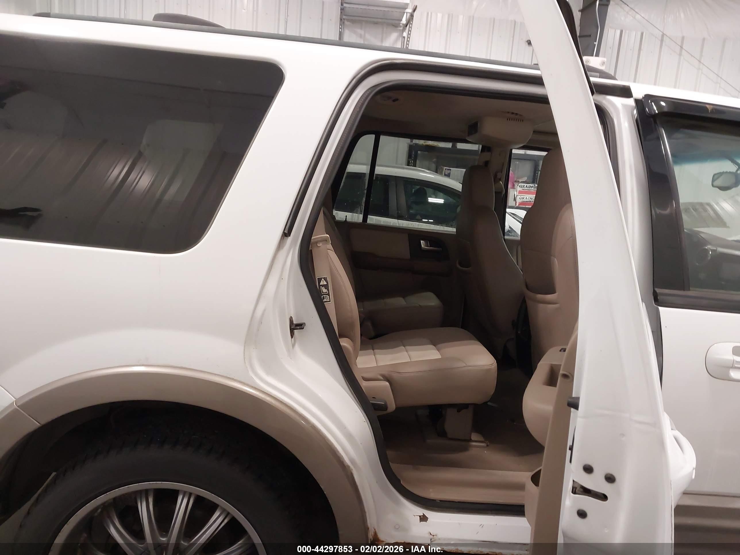 FORD EXPEDITION image 8