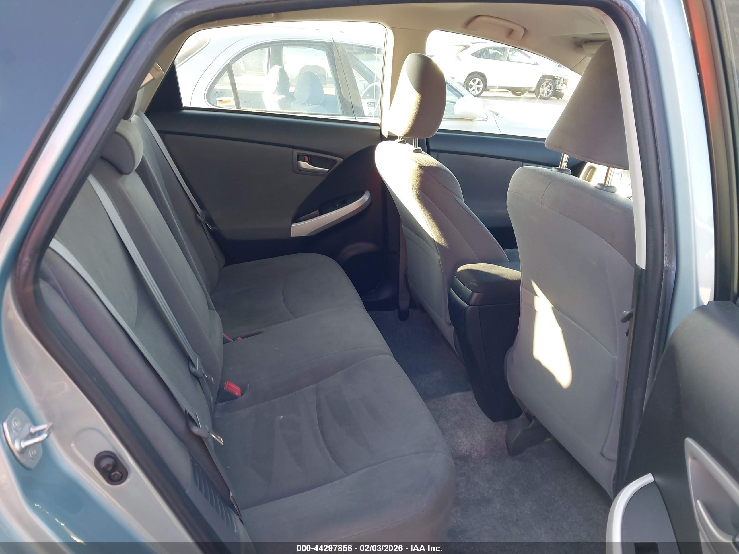 TOYOTA PRIUS image 8