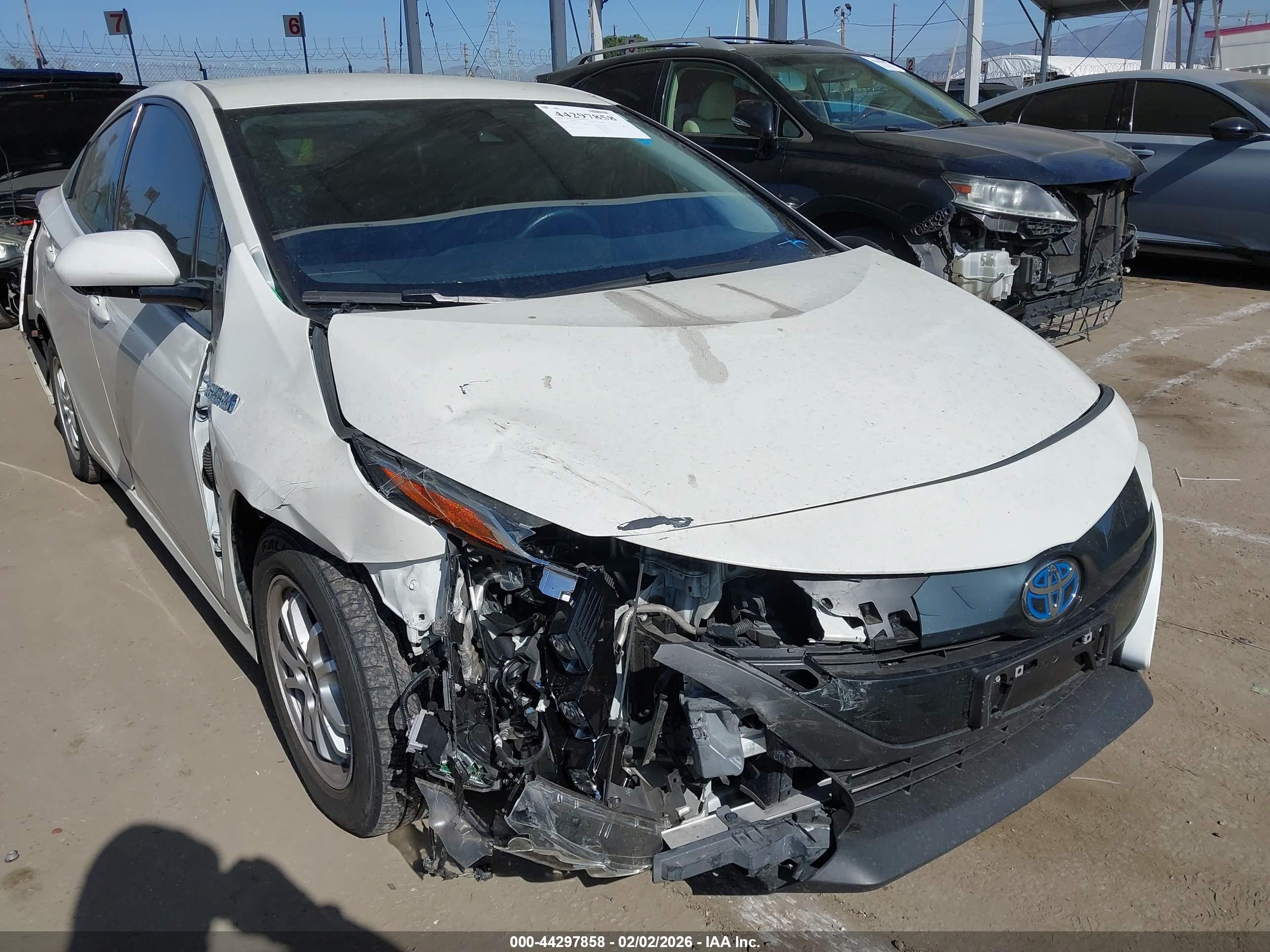 TOYOTA PRIUS image 6