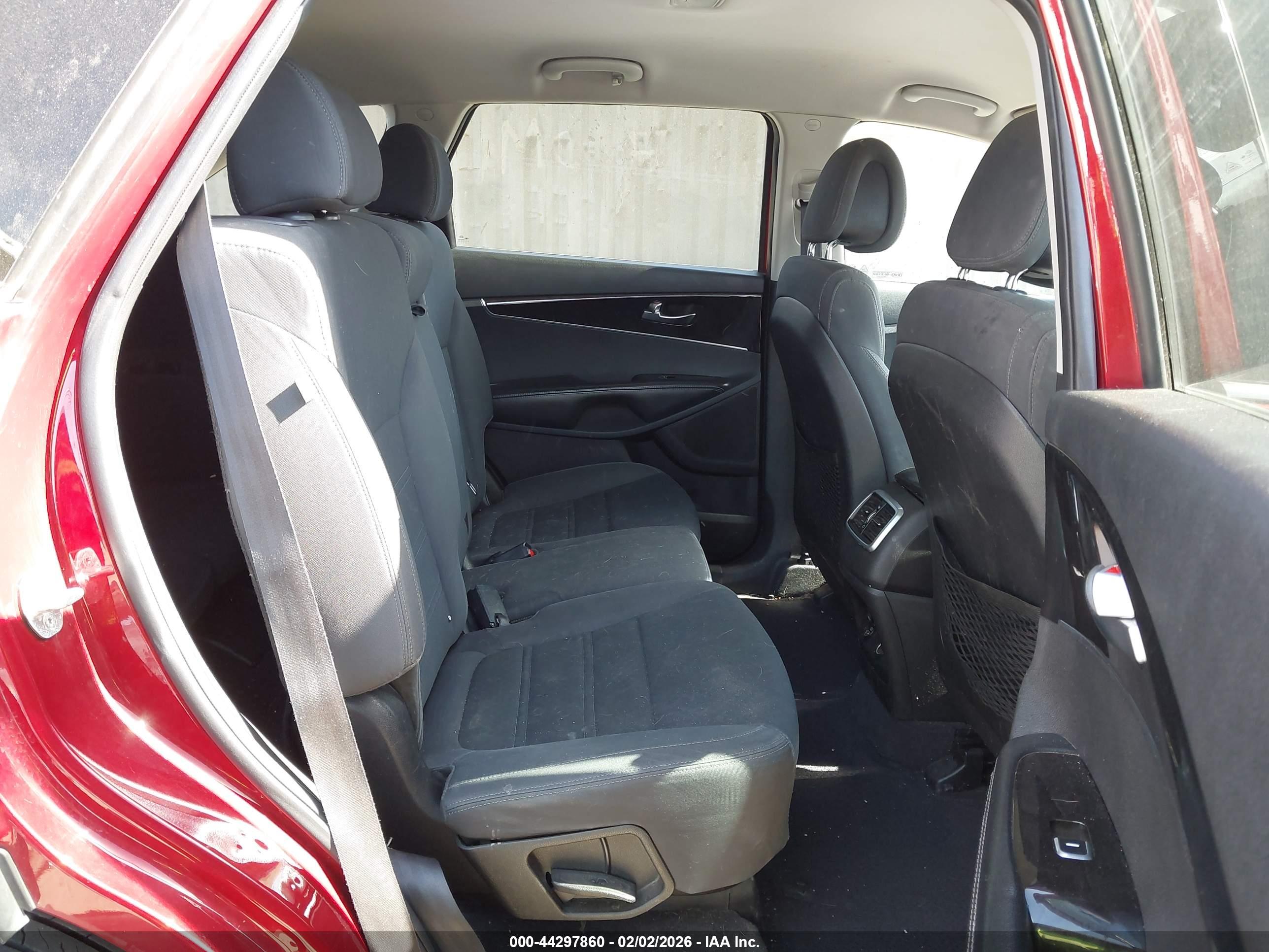 KIA SORENTO image 8