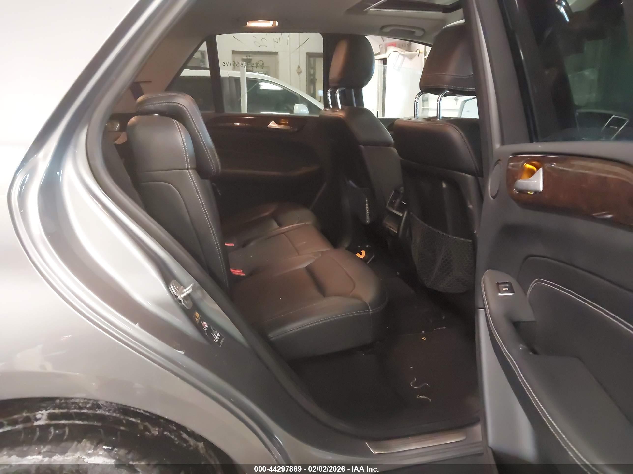 MERCEDES-BENZ ML image 8