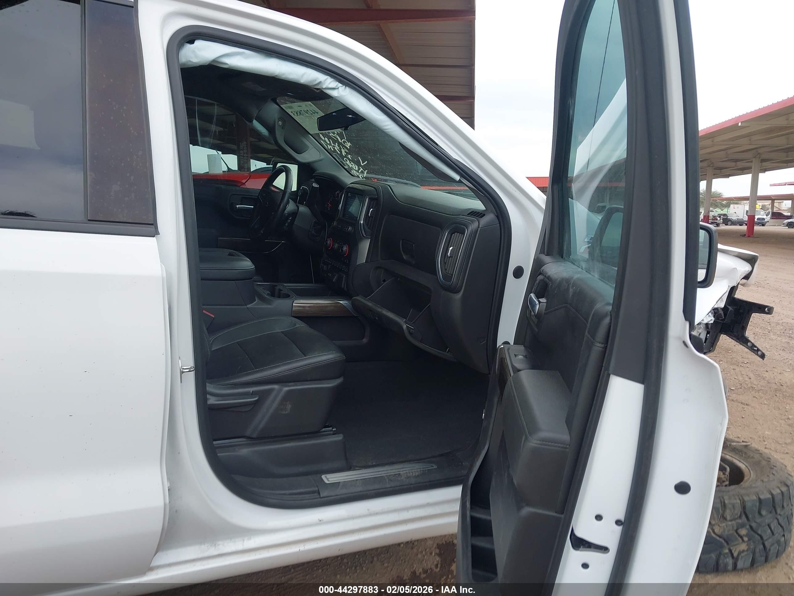 CHEVROLET SILVERADO image 5