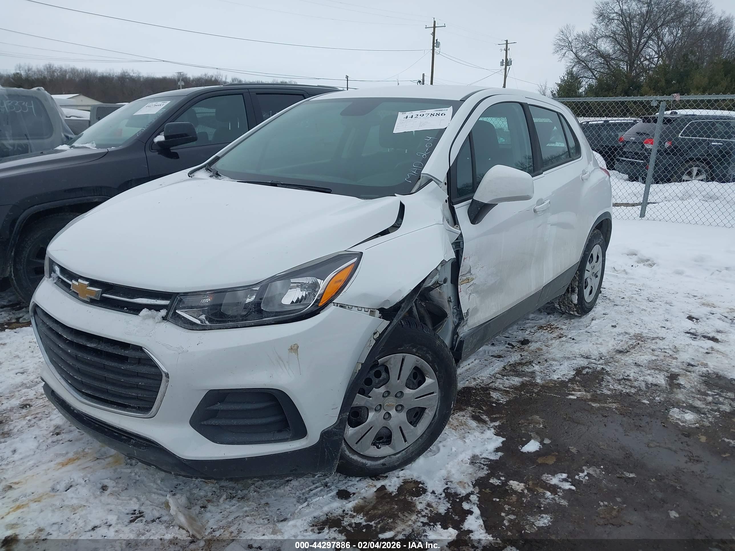CHEVROLET TRAX image 2