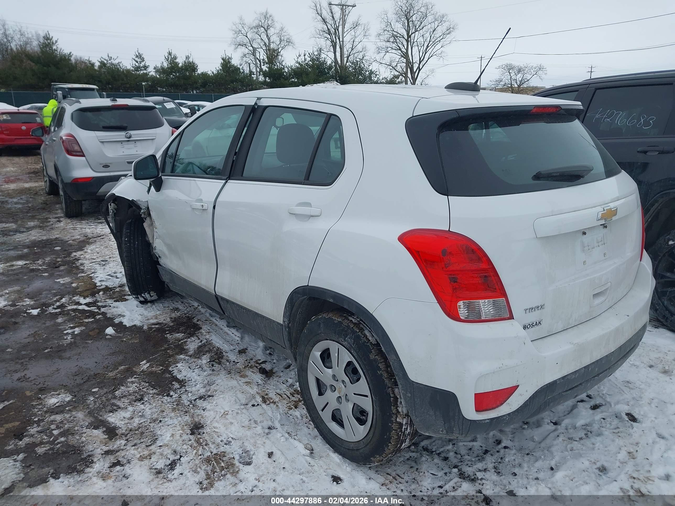 CHEVROLET TRAX image 3