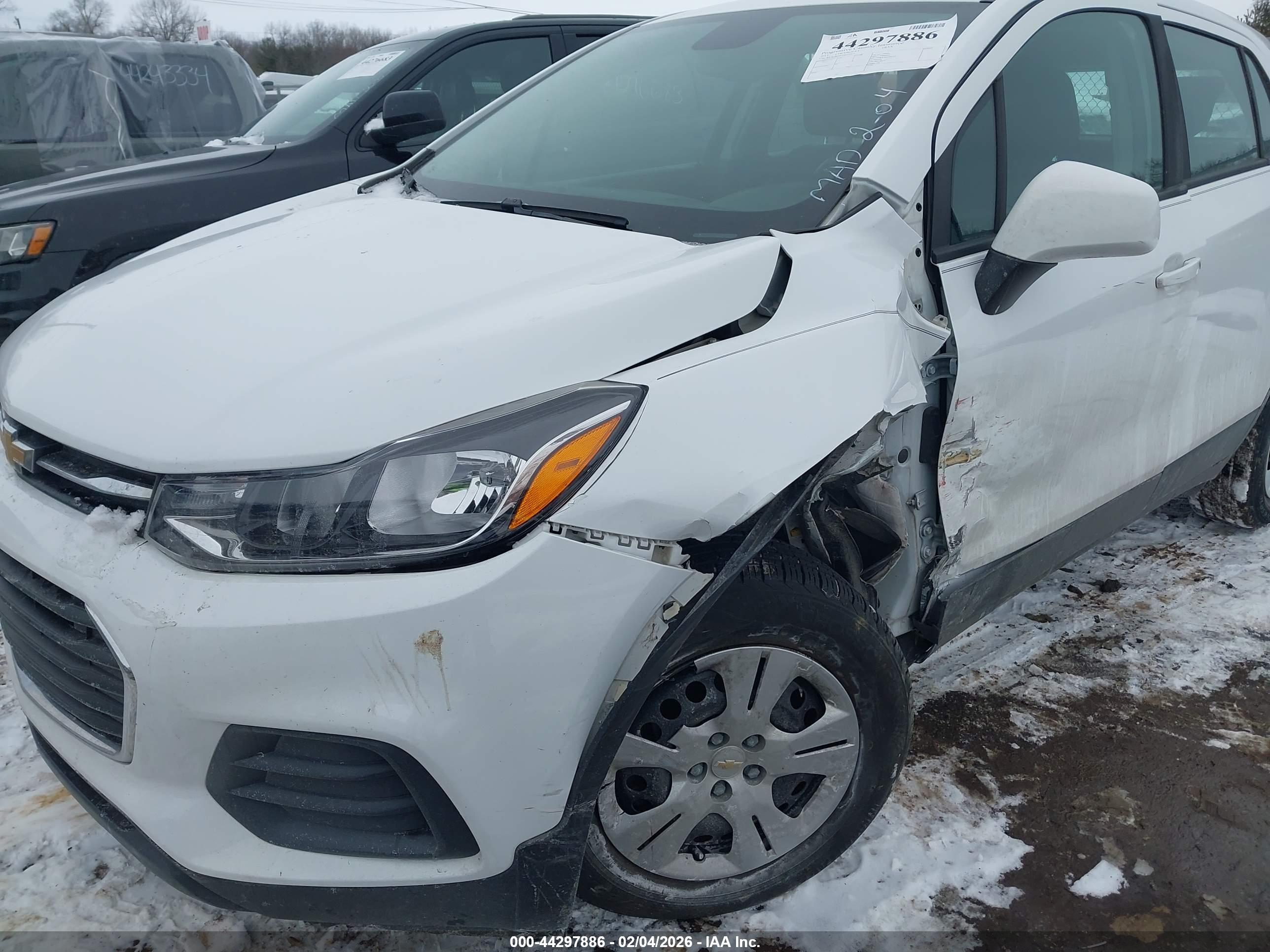 CHEVROLET TRAX image 6